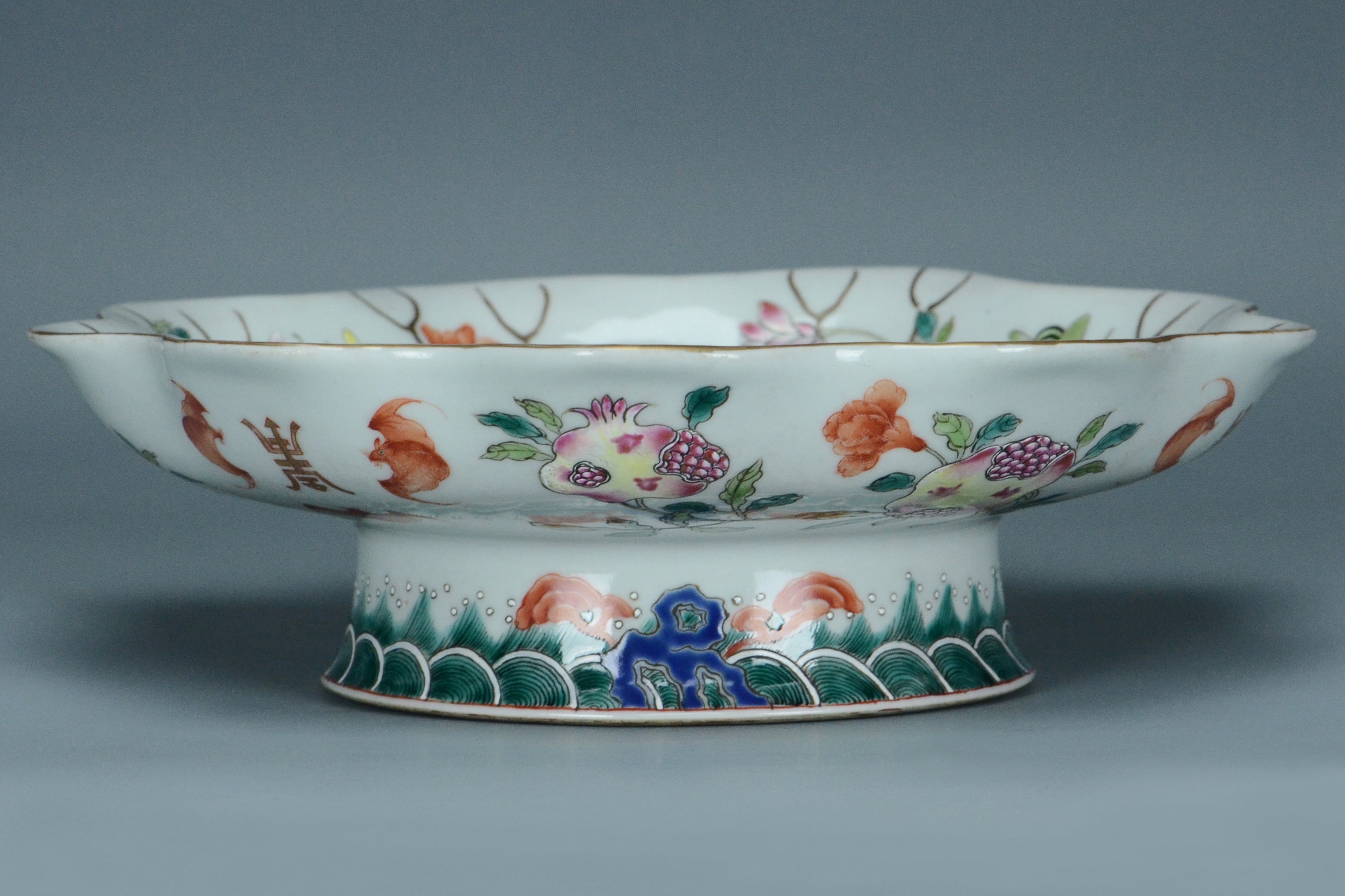 K355: Chinese Famille Rose Dish Jiaqing Mark Qing Dynasty Style