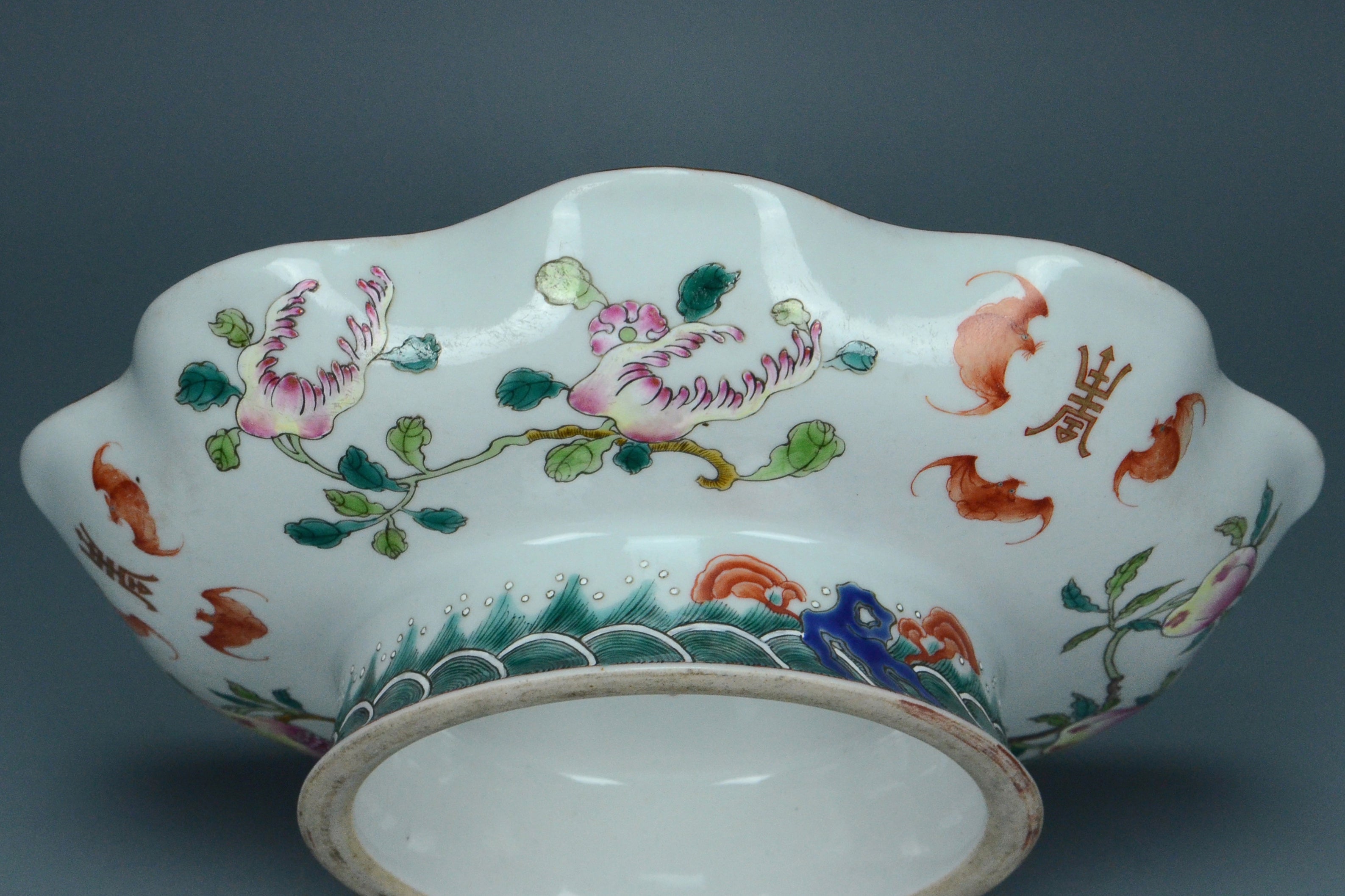 K355: Chinese Famille Rose Dish Jiaqing Mark Qing Dynasty Style