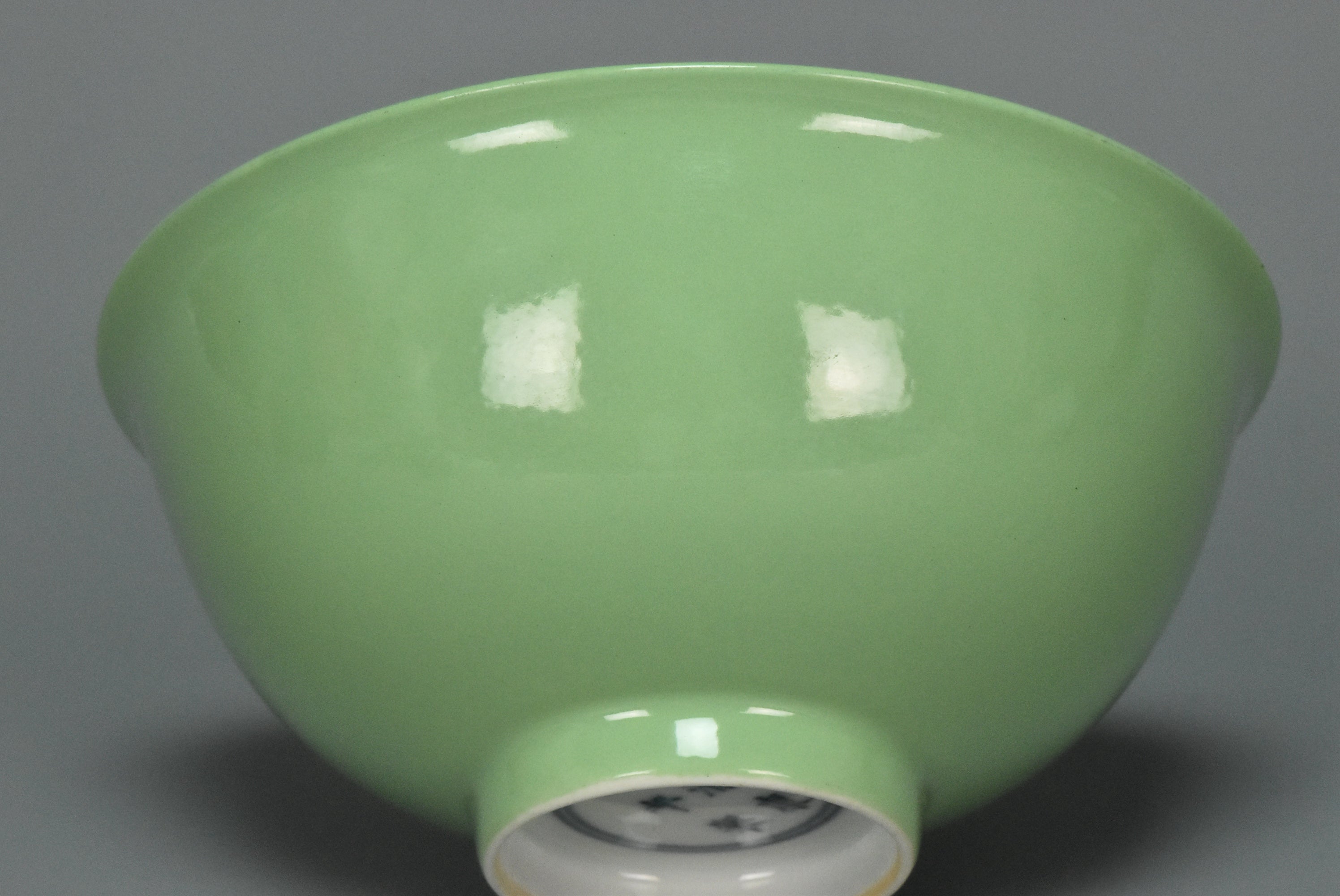 M161: Chinese Green Glazed Bowl Kangxi Mark Qing Dynasty Style