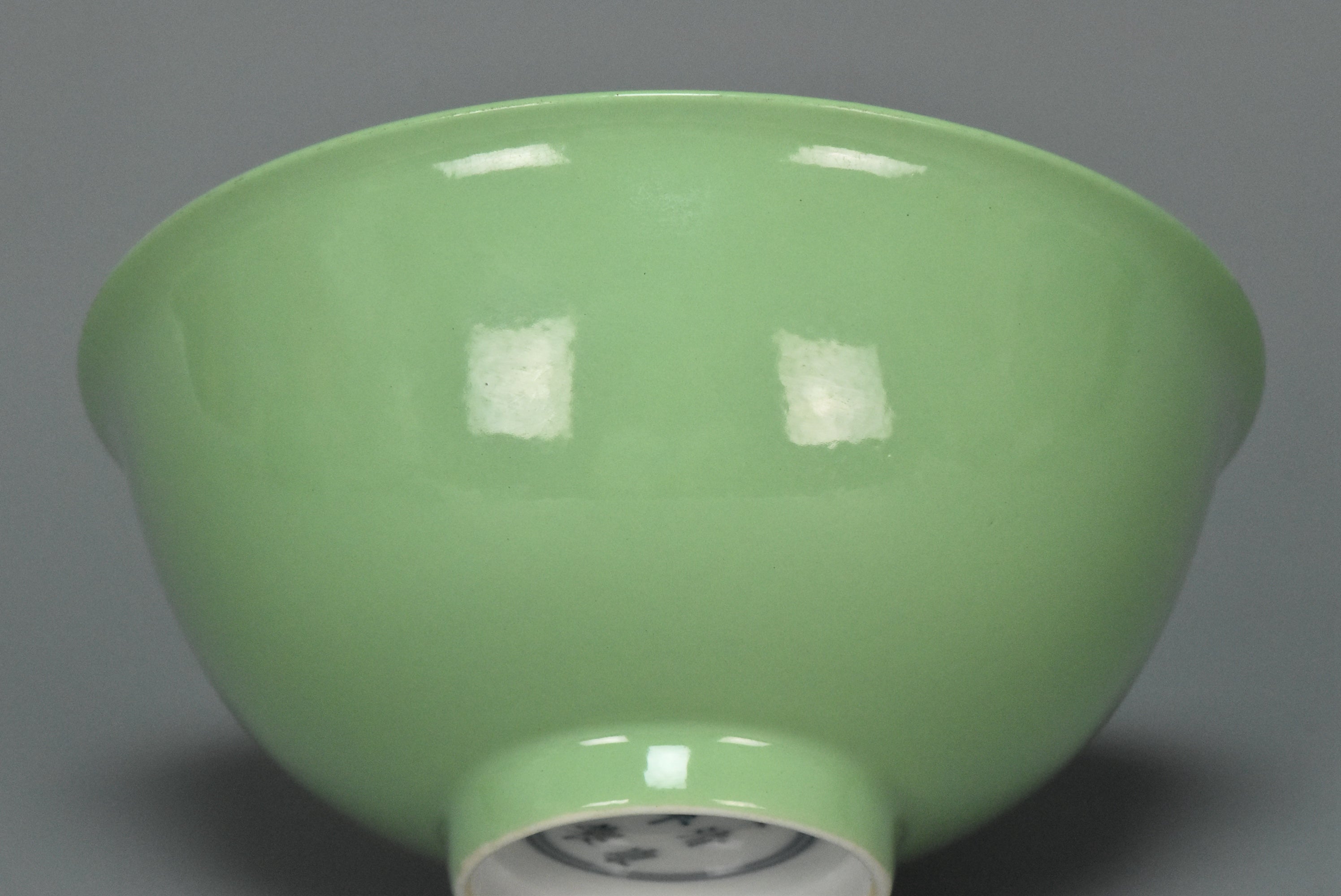 M161: Chinese Green Glazed Bowl Kangxi Mark Qing Dynasty Style