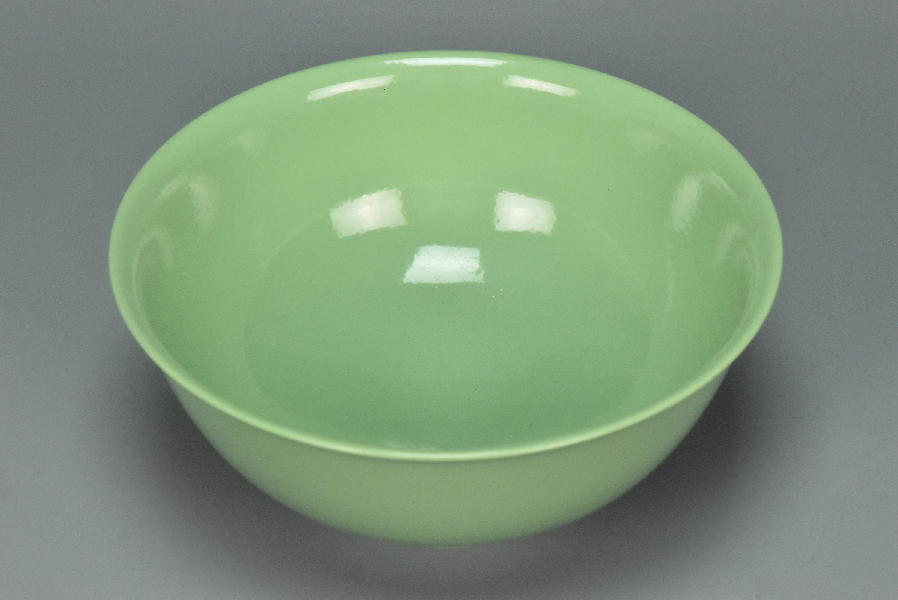 M161: Chinese Green Glazed Bowl Kangxi Mark Qing Dynasty Style