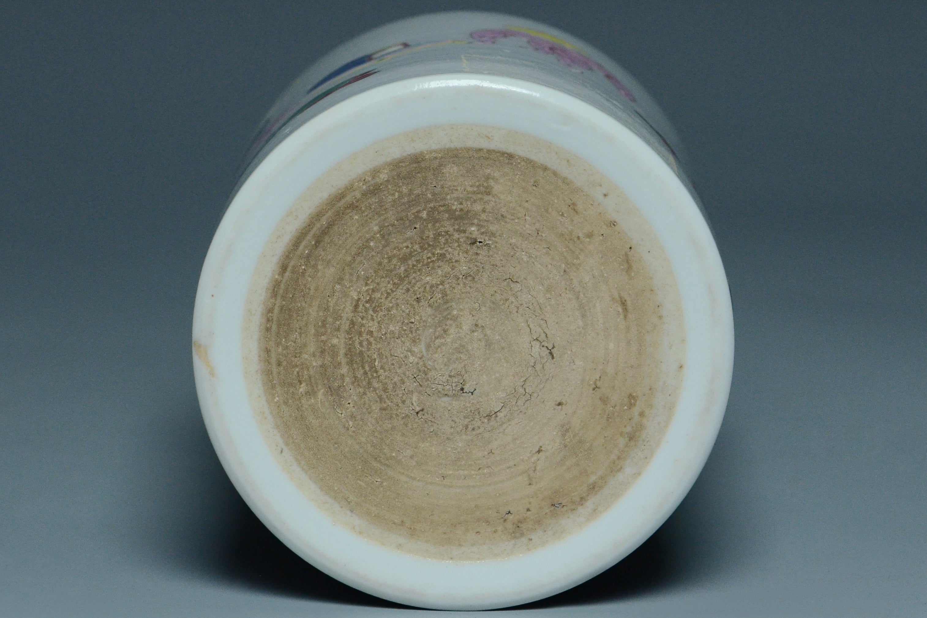 P928: Chinese Famille Rose Brush Pot Qing Yongzheng Style
