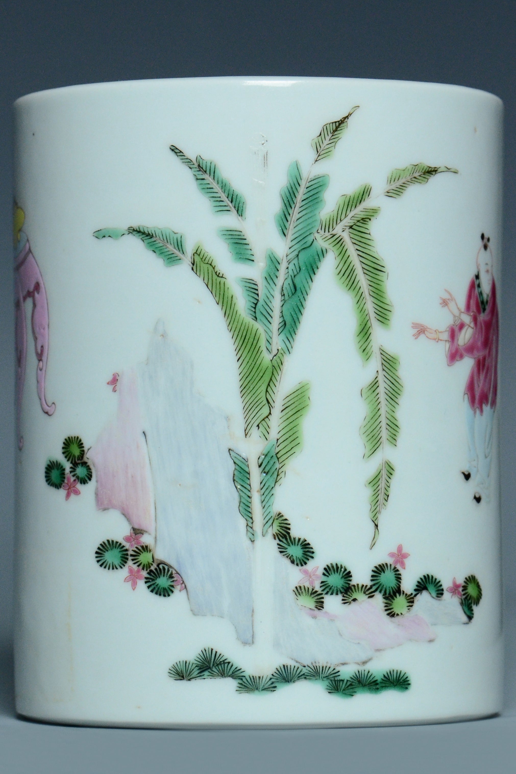 P928: Chinese Famille Rose Brush Pot Qing Yongzheng Style