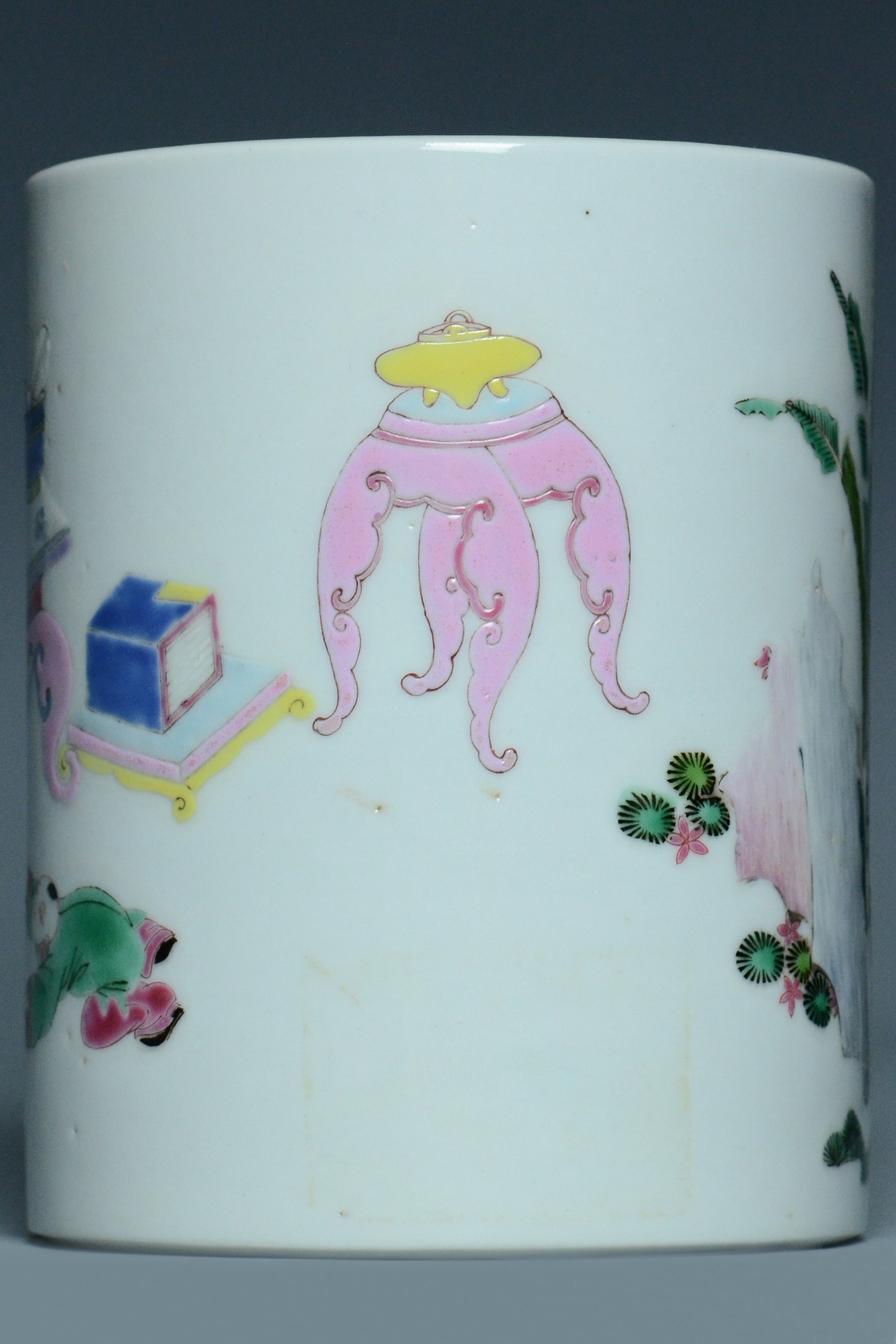P928: Chinese Famille Rose Brush Pot Qing Yongzheng Style