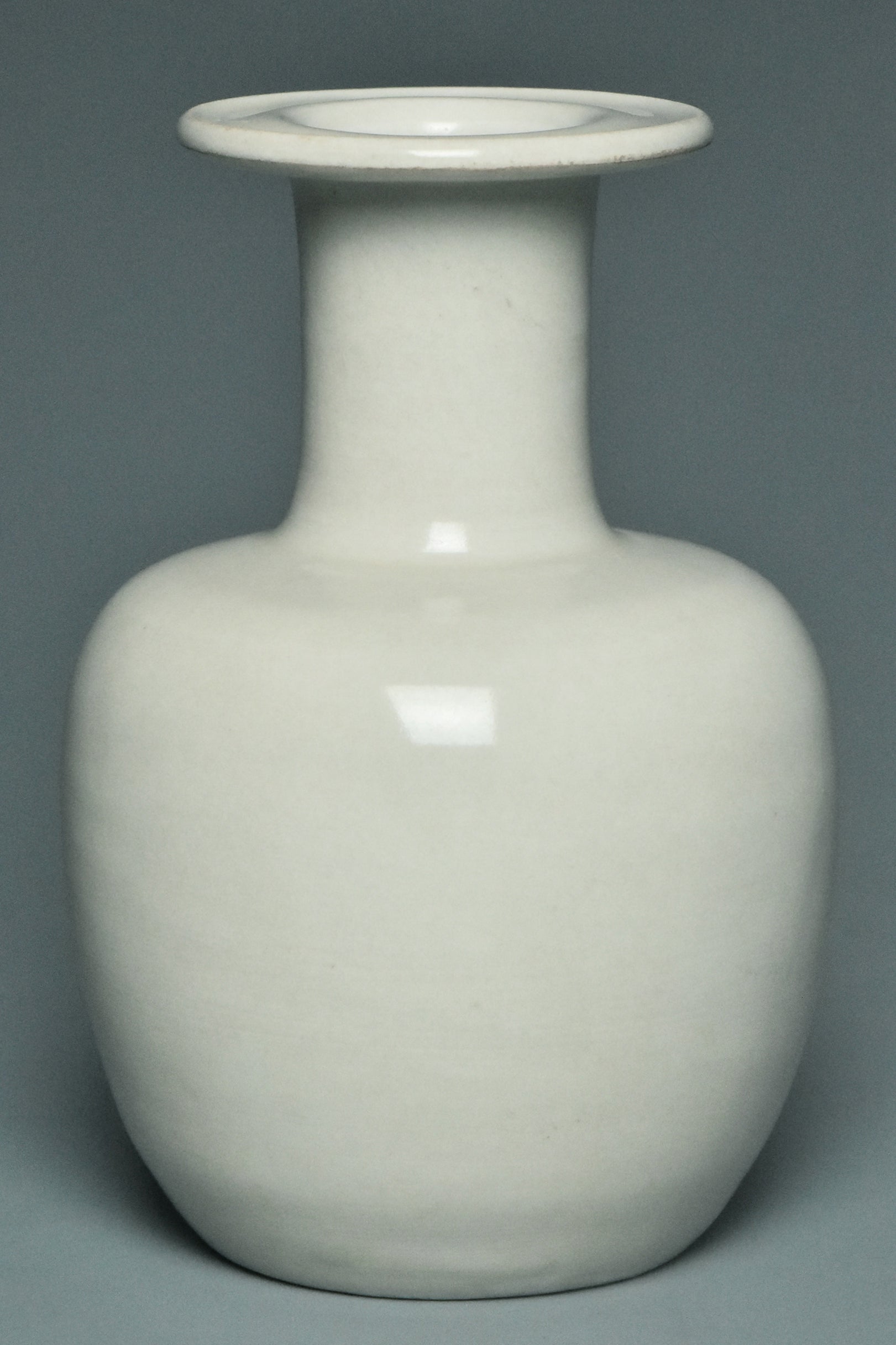 R018: Chinese Dingyao White Glazed Vase Song Dynasty Style