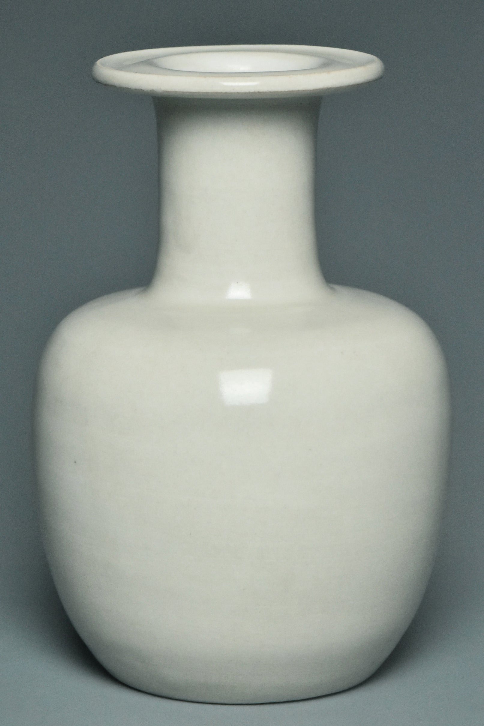 R018: Chinese Dingyao White Glazed Vase Song Dynasty Style