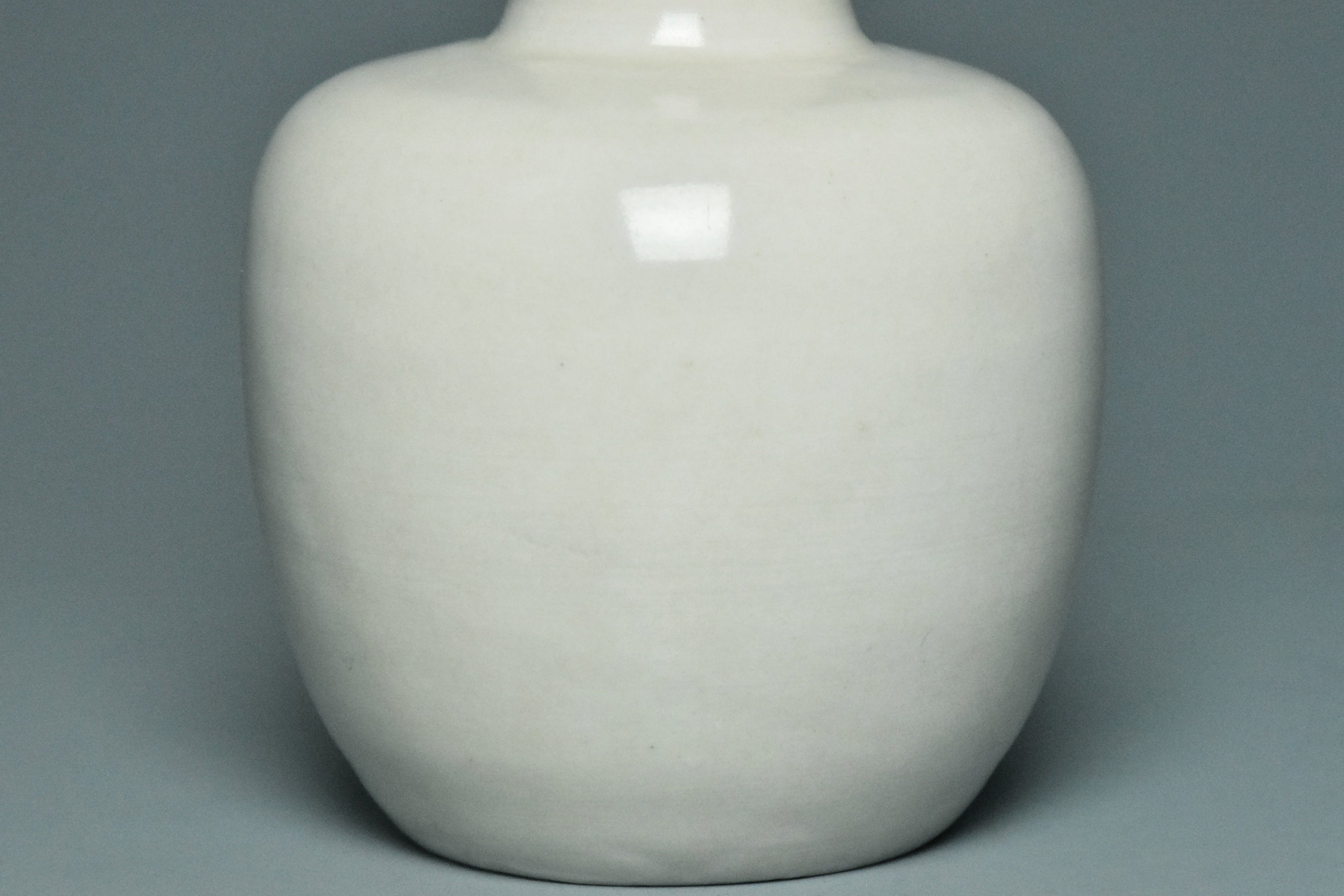 R018: Chinese Dingyao White Glazed Vase Song Dynasty Style