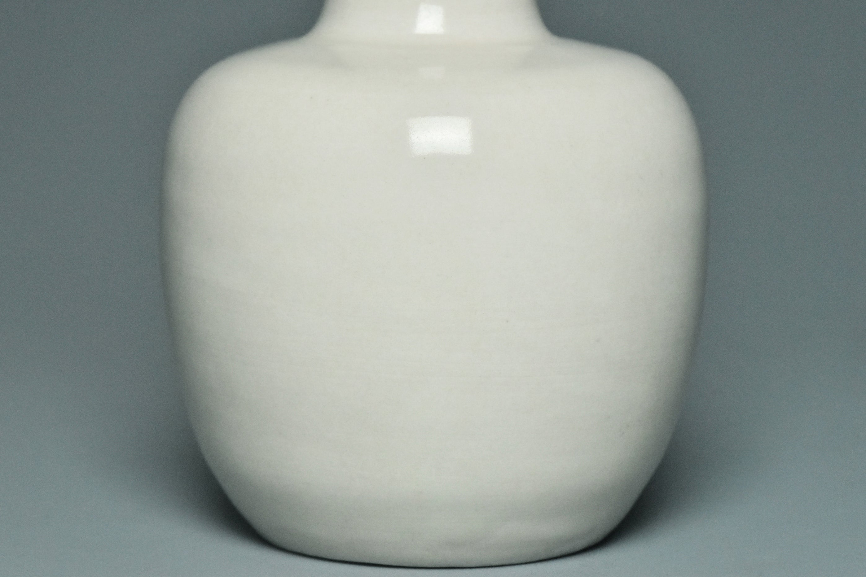R018: Chinese Dingyao White Glazed Vase Song Dynasty Style