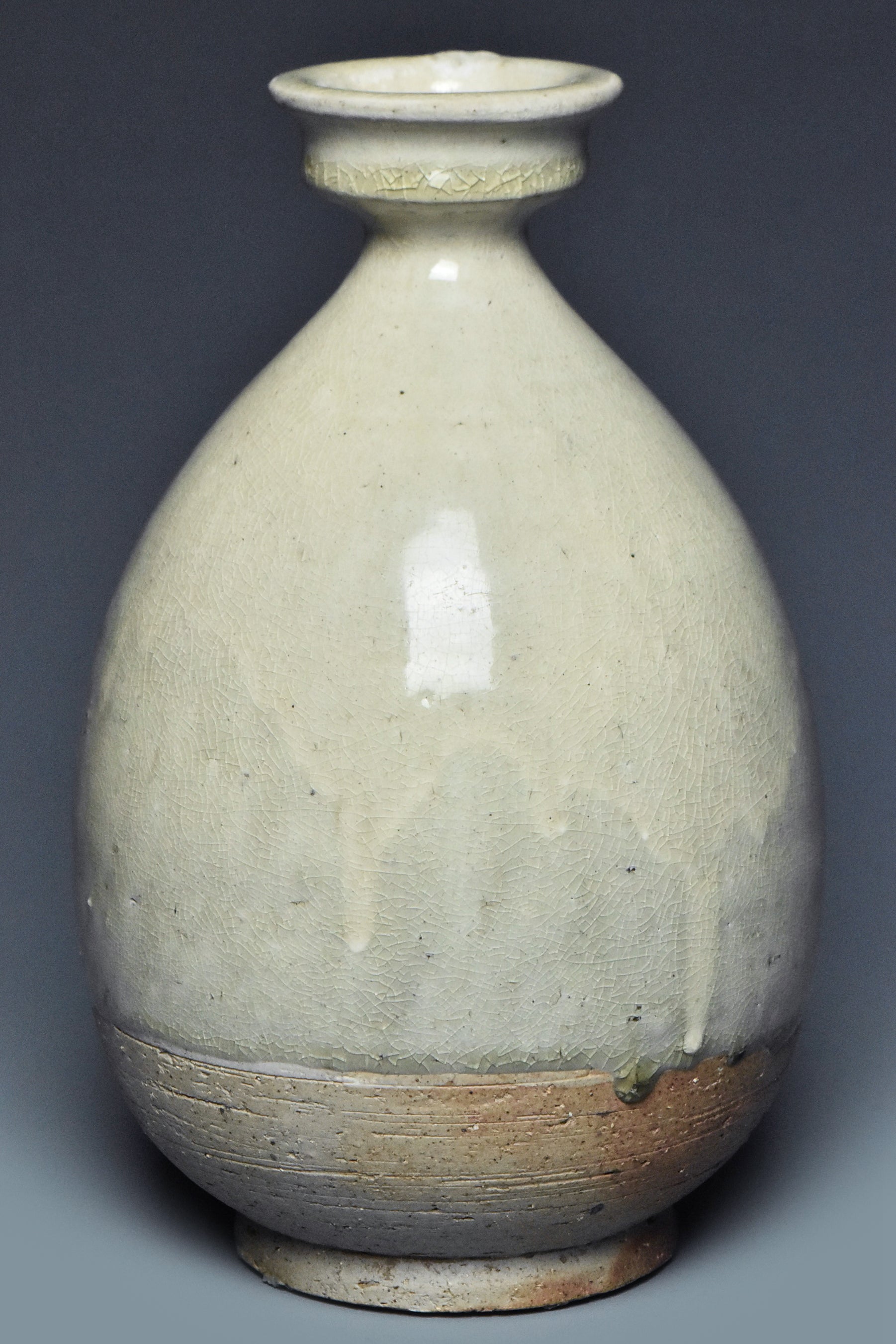 R036: Chinese White Glazed Vase Sui Dynasty Style