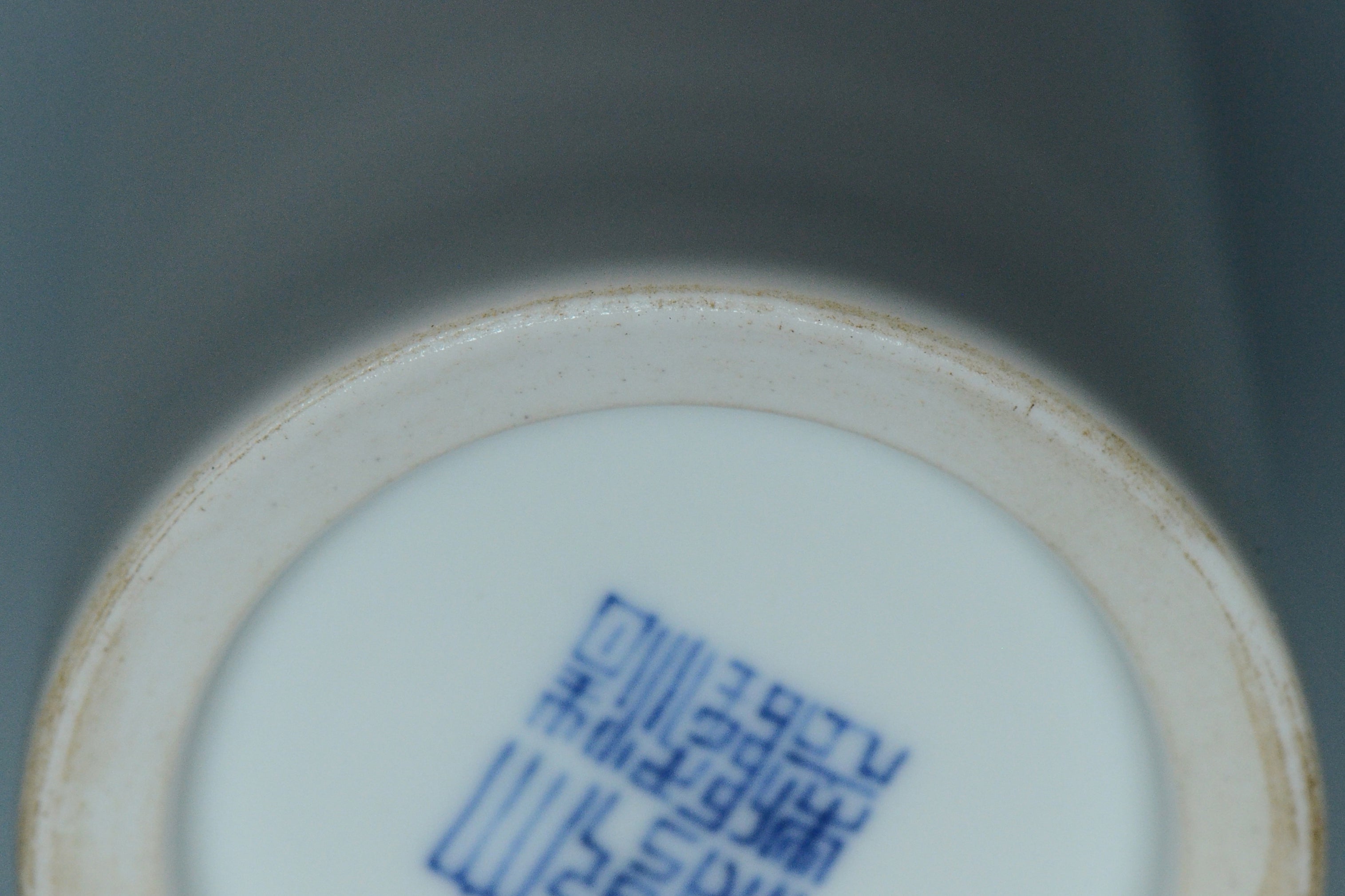 R075: Chinese Brush Pot Qianlong Mark Qing Dynasty Style