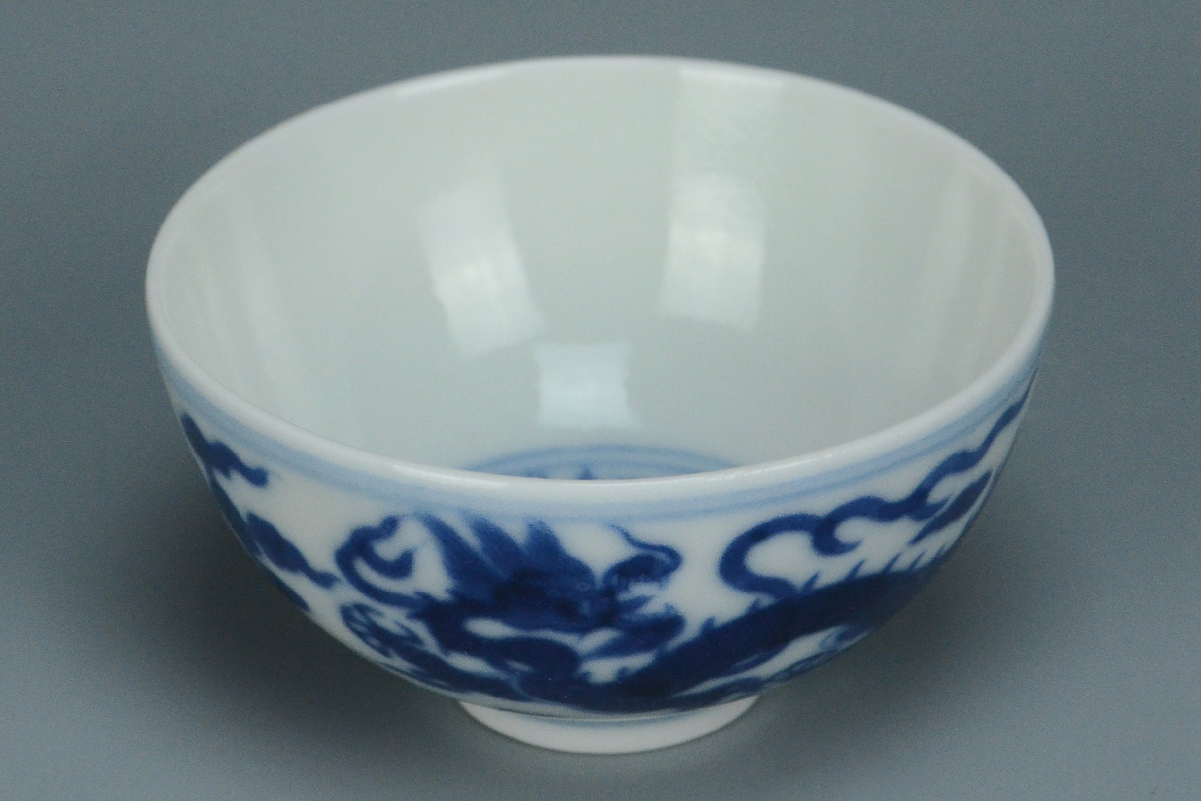 R097: Chinese Dragon Bowl Qianlong Mark Qing Dynasty Style
