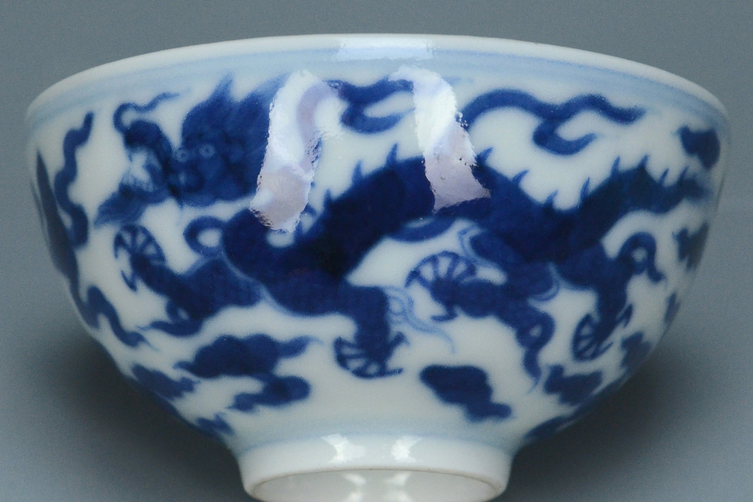 R097: Chinese Dragon Bowl Qianlong Mark Qing Dynasty Style