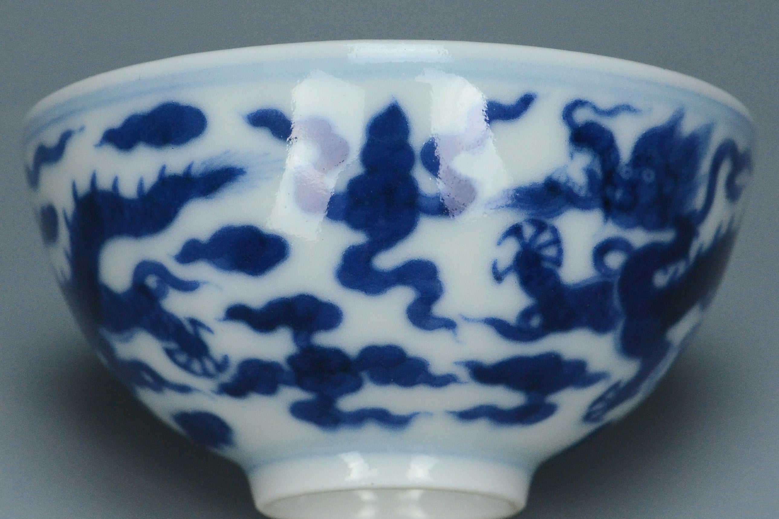 R097: Chinese Dragon Bowl Qianlong Mark Qing Dynasty Style