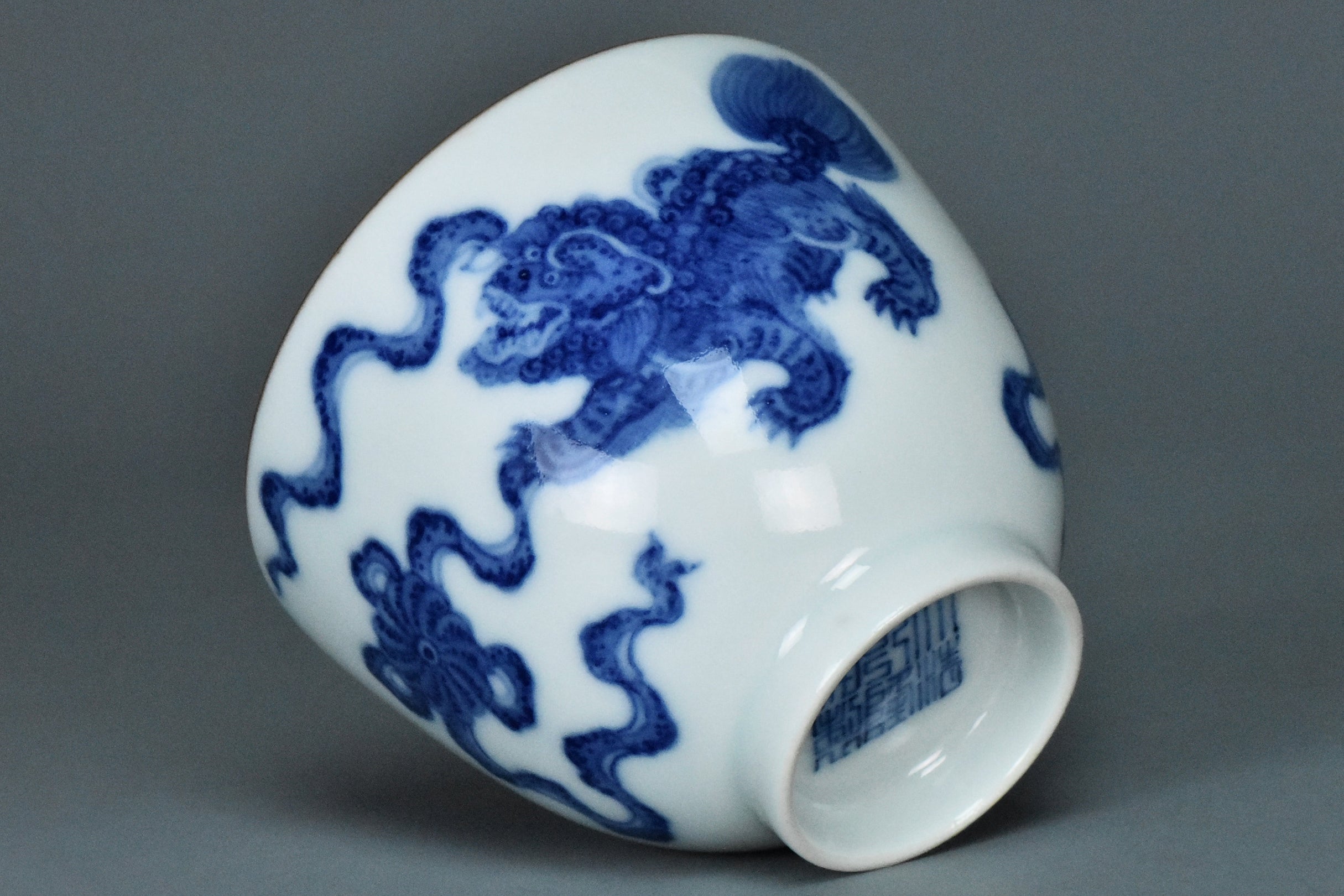 R099: Chinese Blue and White Cup Qianlong Mark Qing Dynasty Style