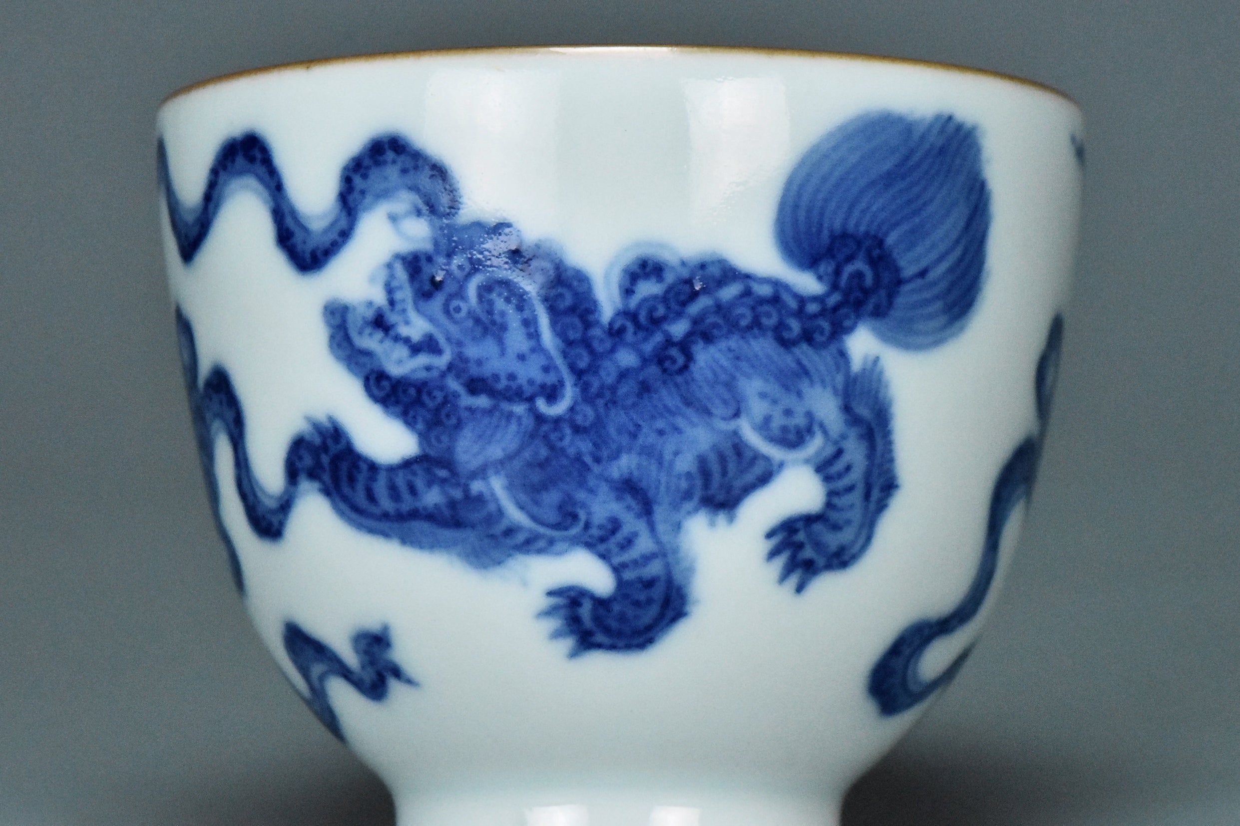 R099: Chinese Blue and White Cup Qianlong Mark Qing Dynasty Style