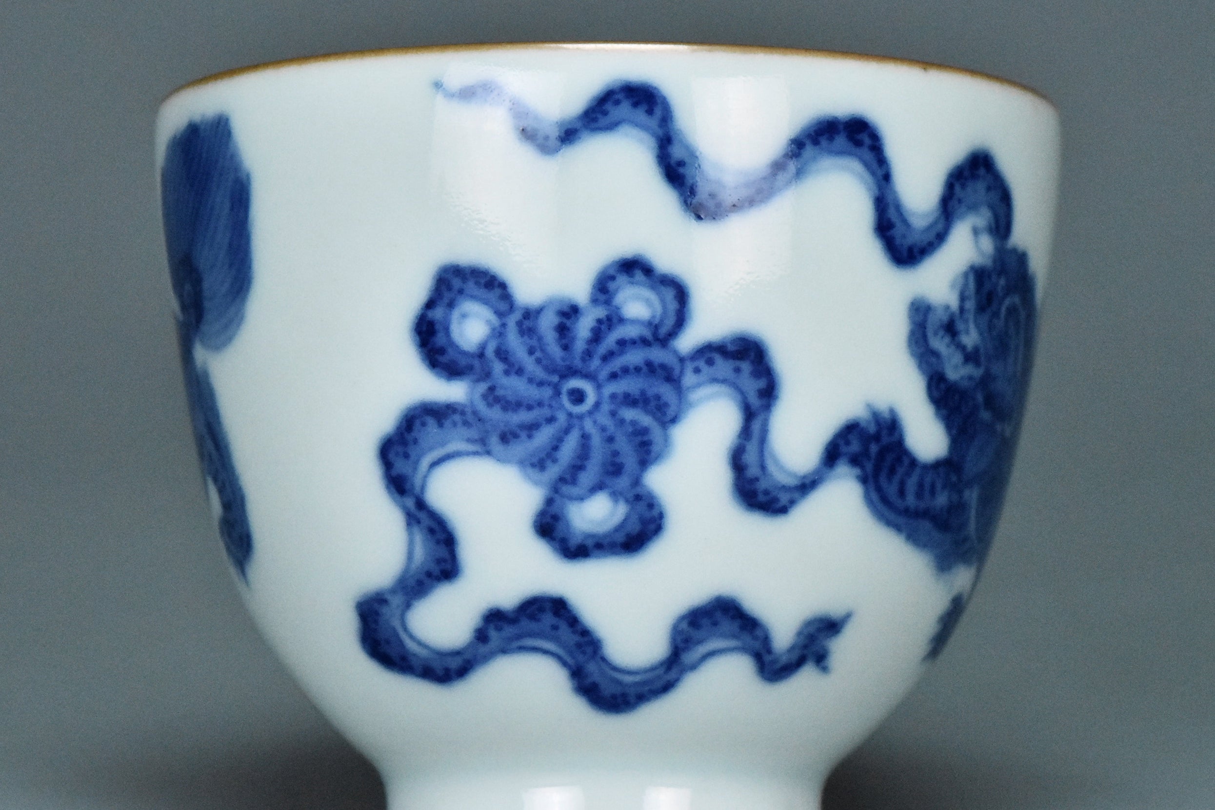 R099: Chinese Blue and White Cup Qianlong Mark Qing Dynasty Style