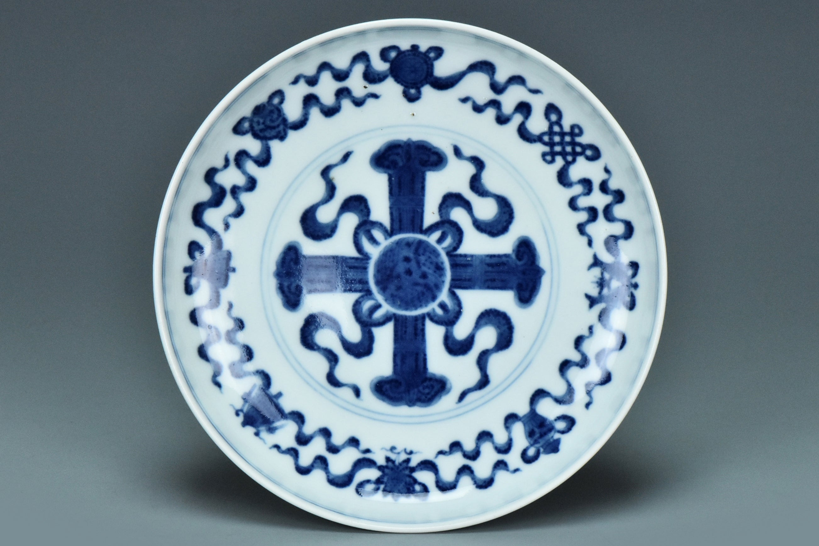 R170: Chinese Blue and White Dish Qianlong Mark Qing Dynasty Style