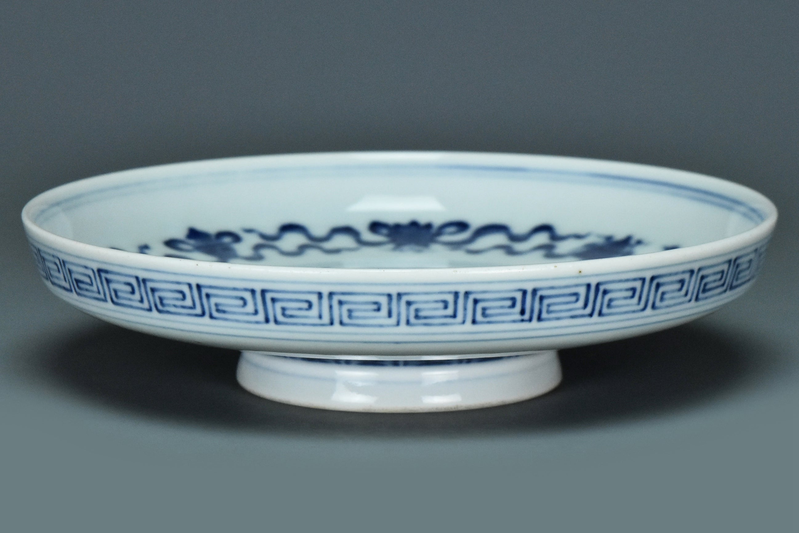 R170: Chinese Blue and White Dish Qianlong Mark Qing Dynasty Style