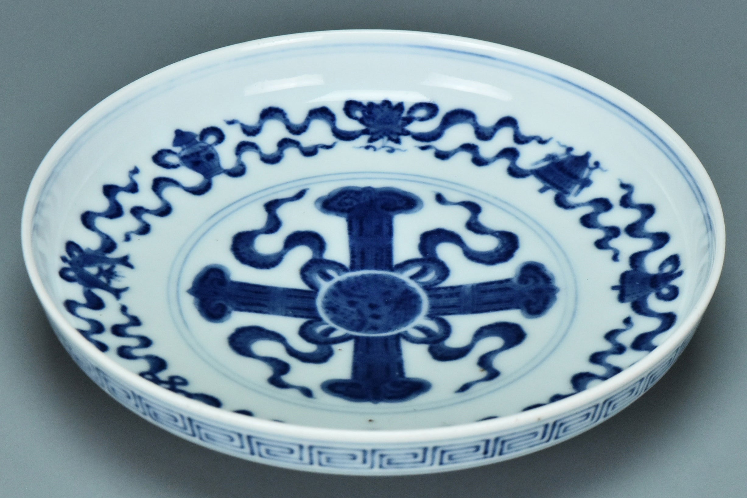 R170: Chinese Blue and White Dish Qianlong Mark Qing Dynasty Style