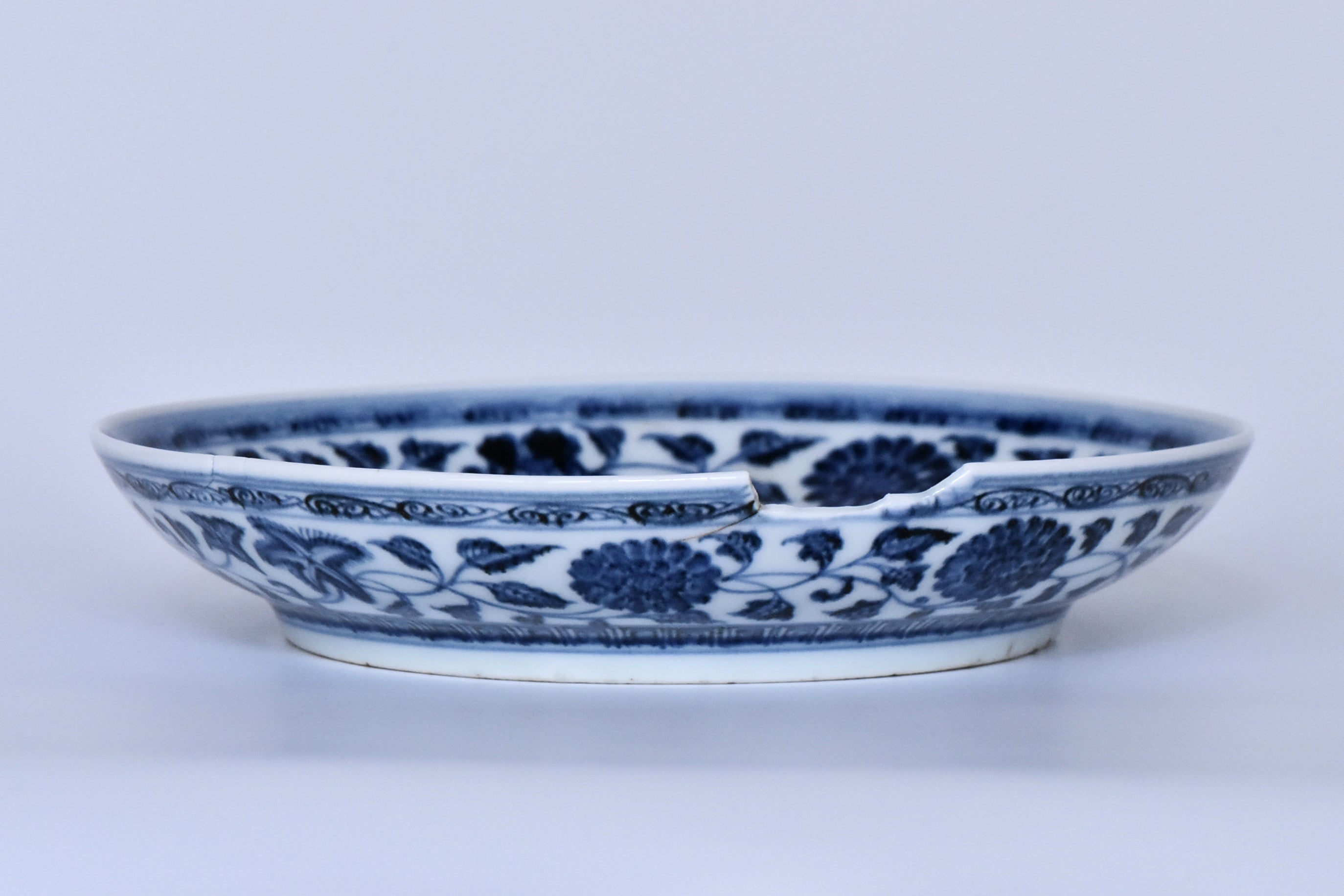 R330: Chinese Blue and White Dish Ming Dynasty Yongle Style