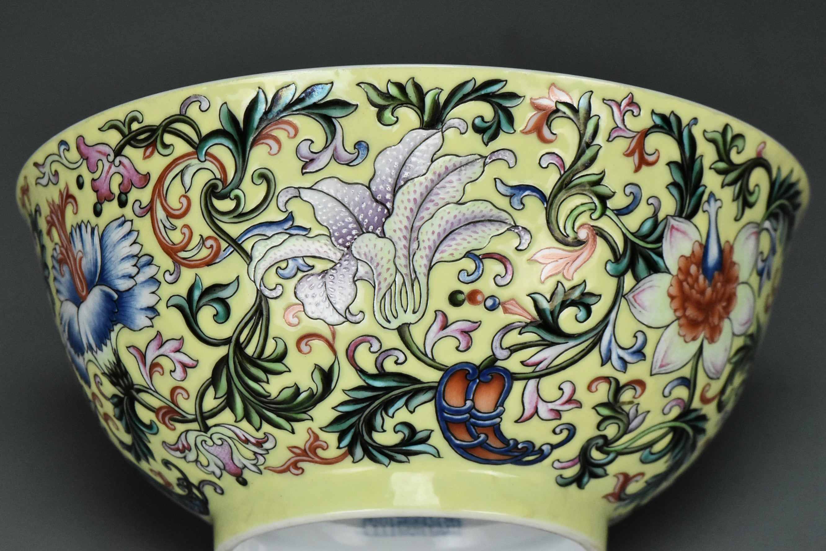 R334: Chinese Famille Rose Bowl Jiaqing Mark Qing Dynasty Style