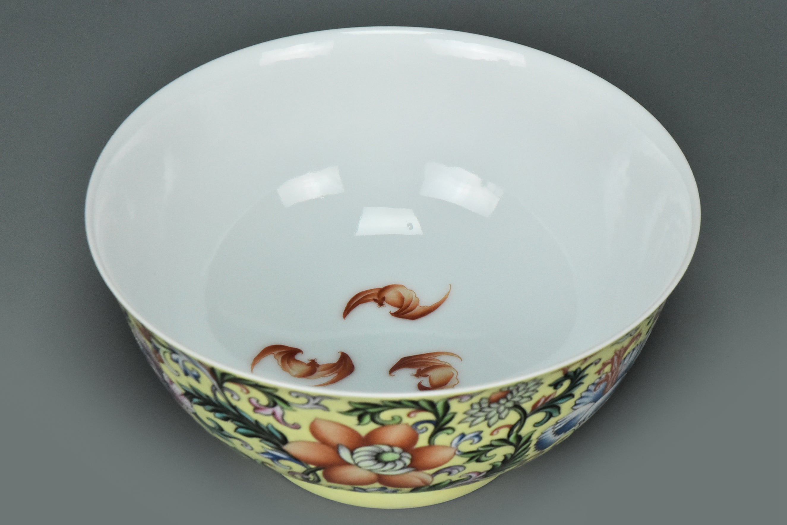 R334: Chinese Famille Rose Bowl Jiaqing Mark Qing Dynasty Style