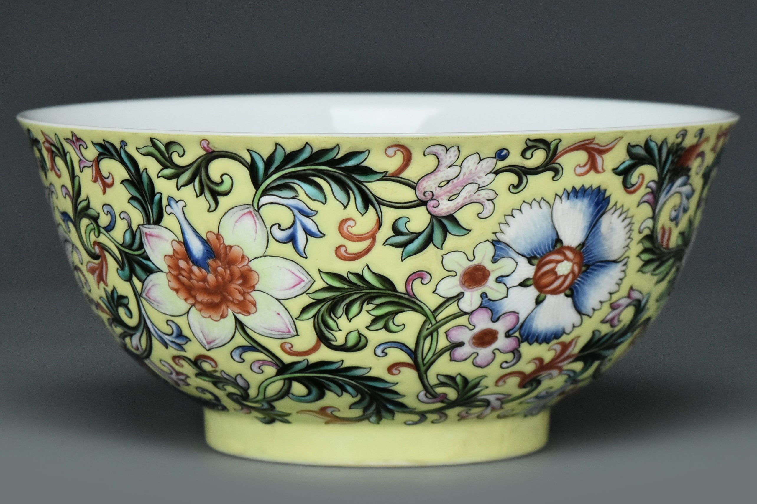 R334: Chinese Famille Rose Bowl Jiaqing Mark Qing Dynasty Style