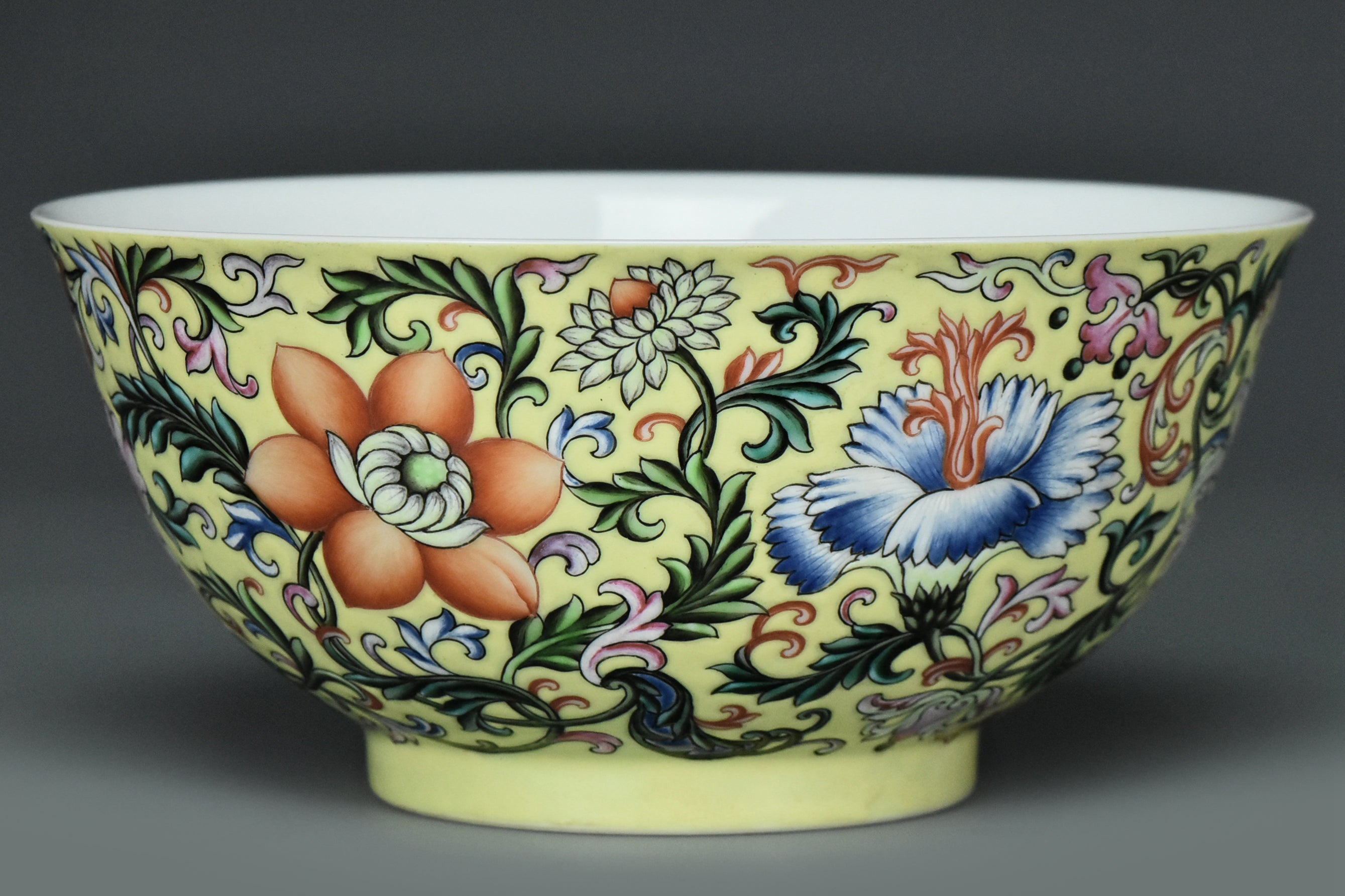 R334: Chinese Famille Rose Bowl Jiaqing Mark Qing Dynasty Style