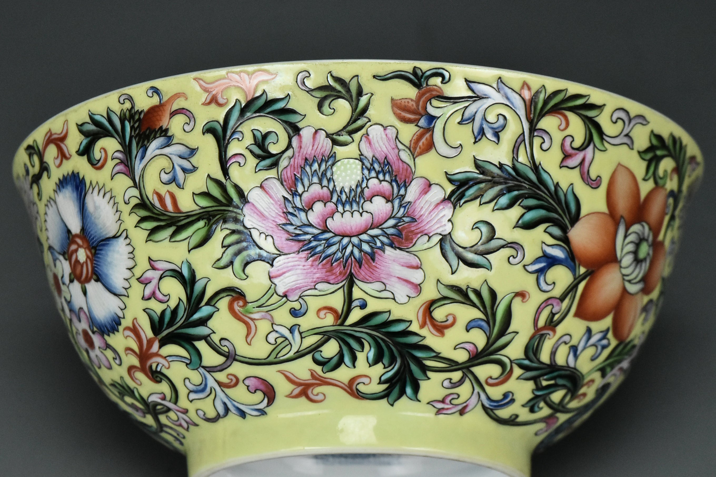 R334: Chinese Famille Rose Bowl Jiaqing Mark Qing Dynasty Style