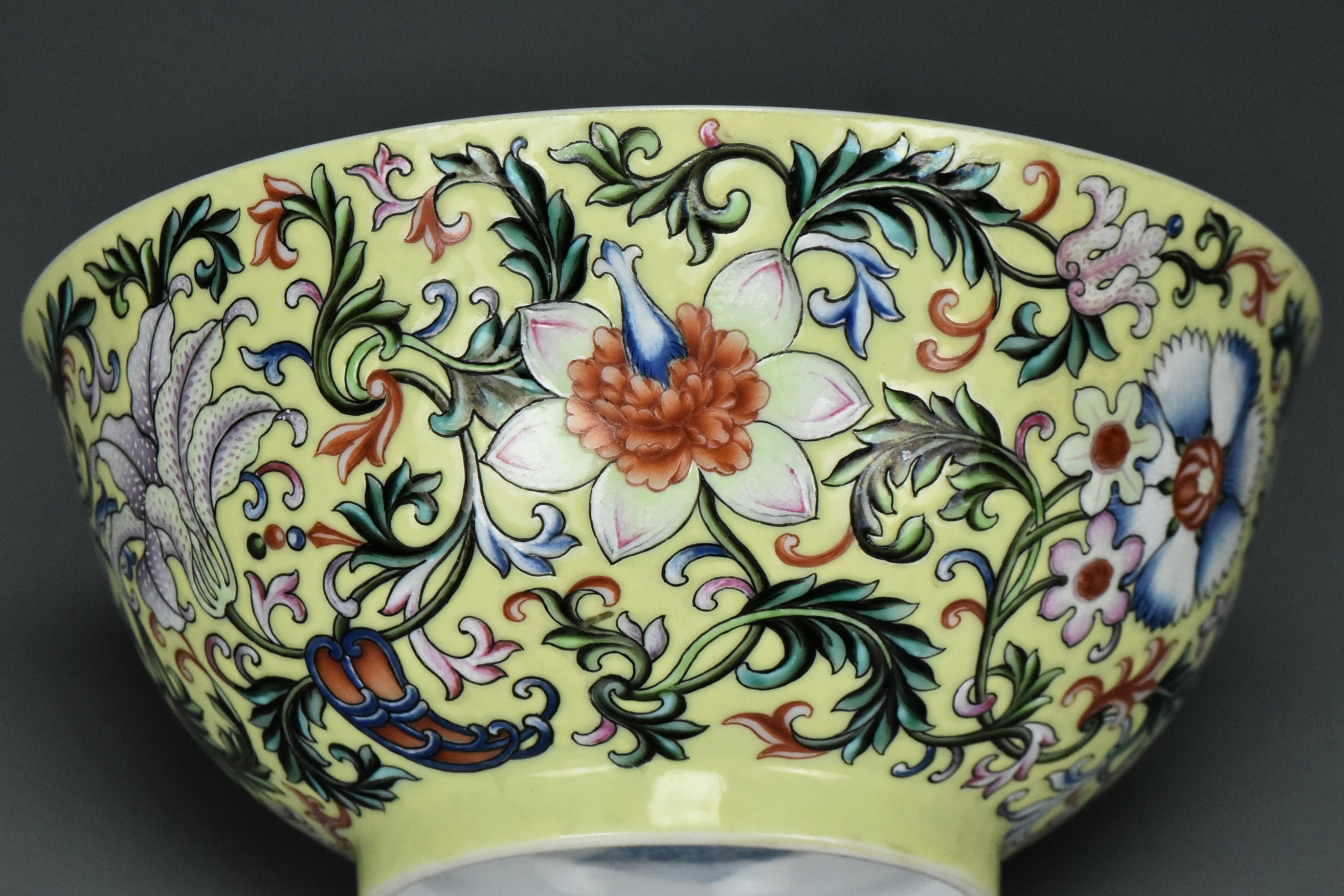 R334: Chinese Famille Rose Bowl Jiaqing Mark Qing Dynasty Style