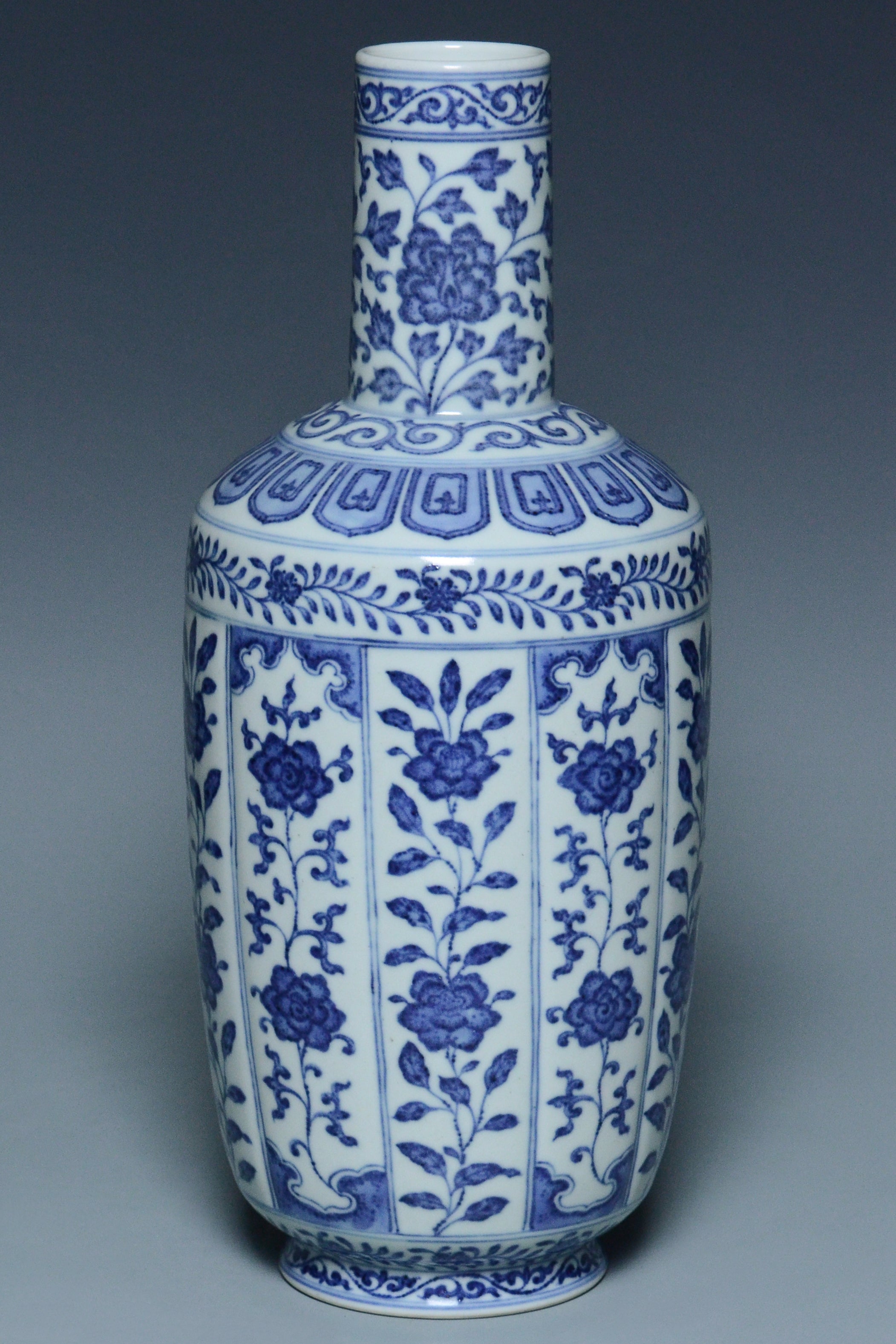 R364: Chinese Blue and White Vase Jiaqing Mark Qing Dynasty Style