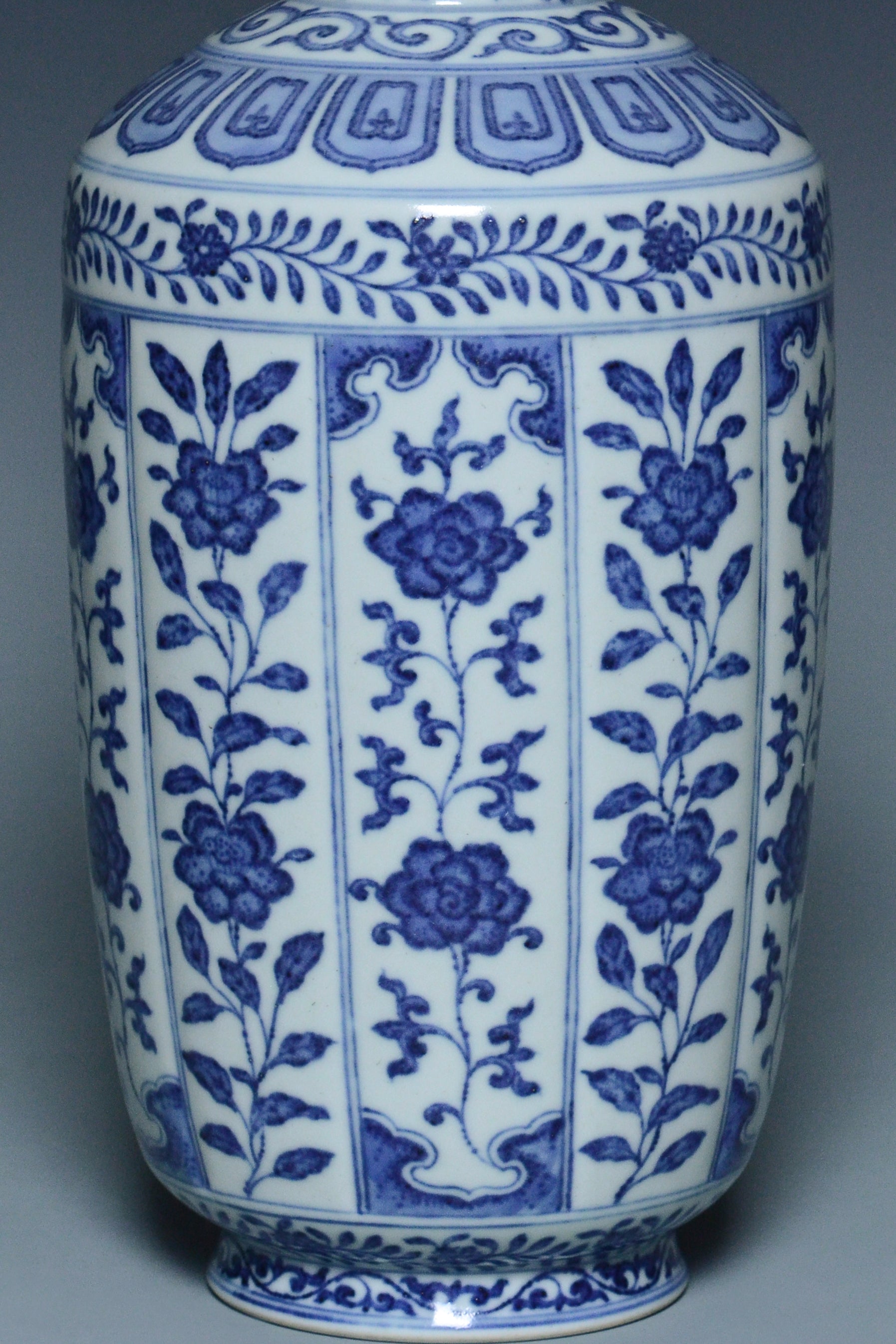 R364: Chinese Blue and White Vase Jiaqing Mark Qing Dynasty Style