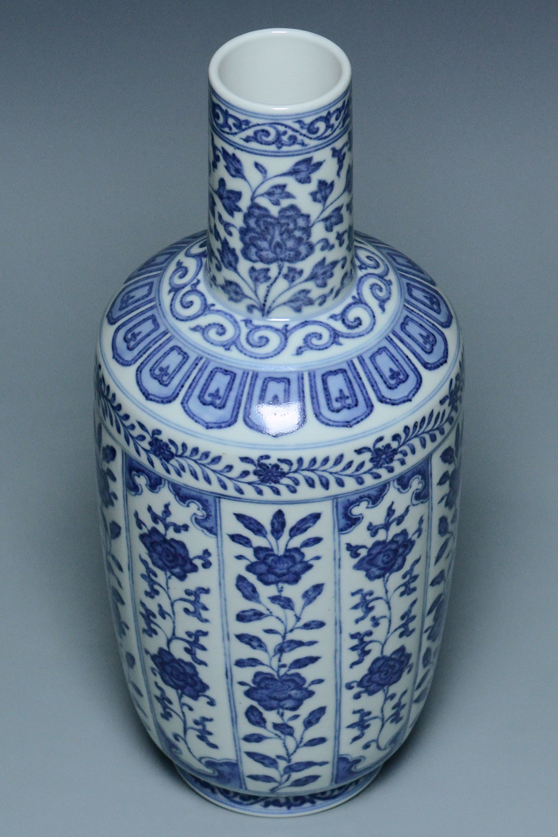 R364: Chinese Blue and White Vase Jiaqing Mark Qing Dynasty Style