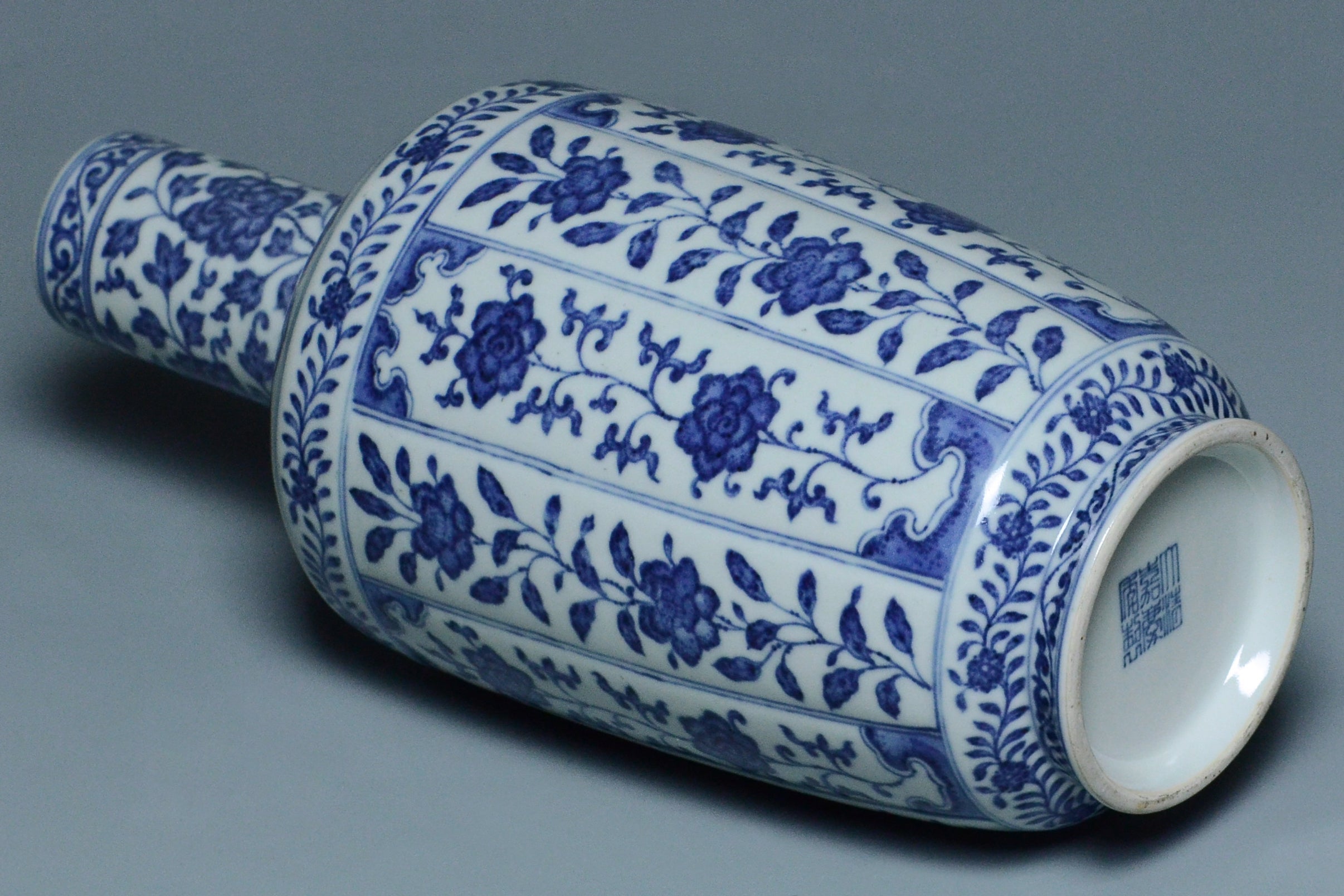 R364: Chinese Blue and White Vase Jiaqing Mark Qing Dynasty Style