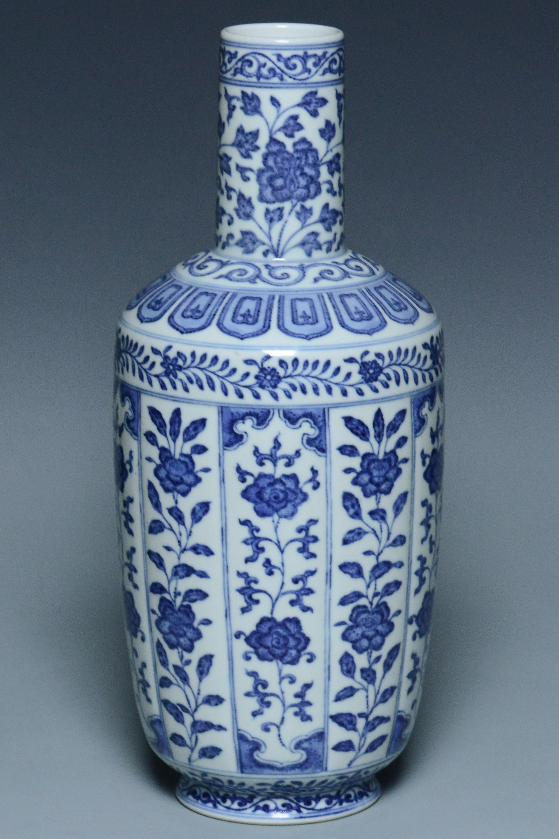 R364: Chinese Blue and White Vase Jiaqing Mark Qing Dynasty Style