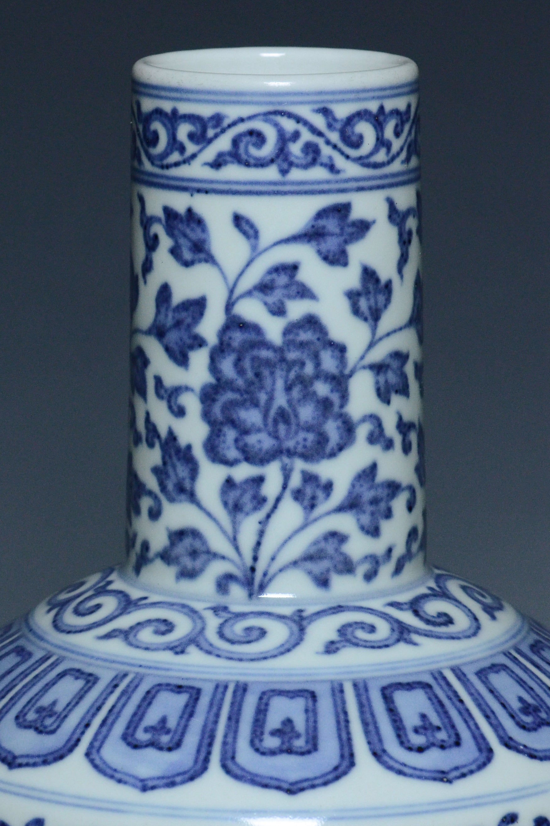 R364: Chinese Blue and White Vase Jiaqing Mark Qing Dynasty Style