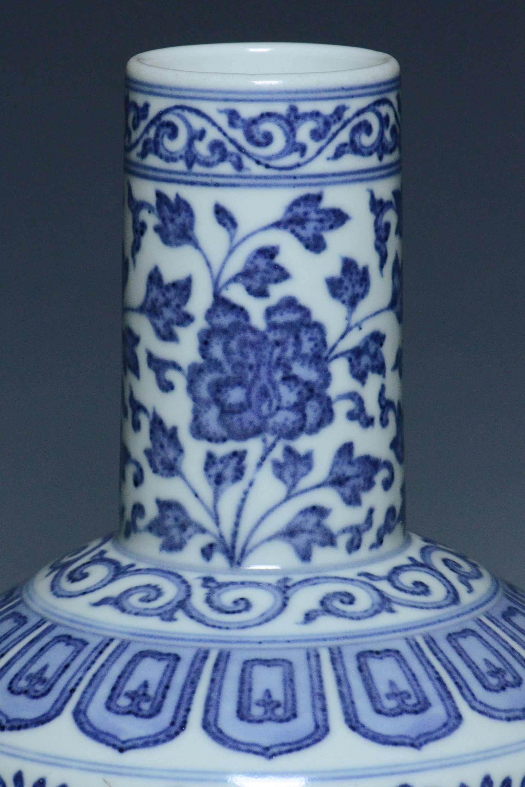 R364: Chinese Blue and White Vase Jiaqing Mark Qing Dynasty Style
