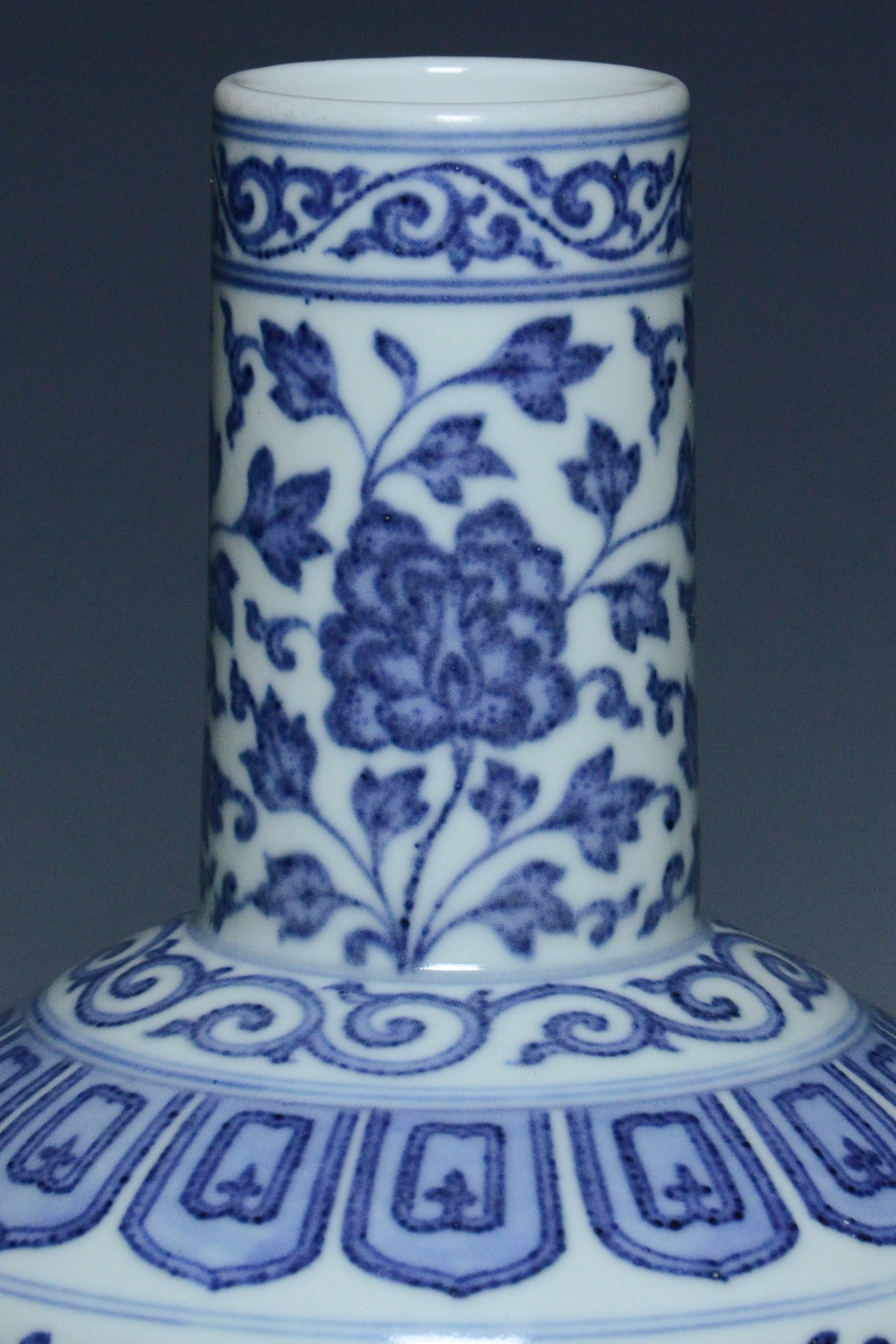 R364: Chinese Blue and White Vase Jiaqing Mark Qing Dynasty Style