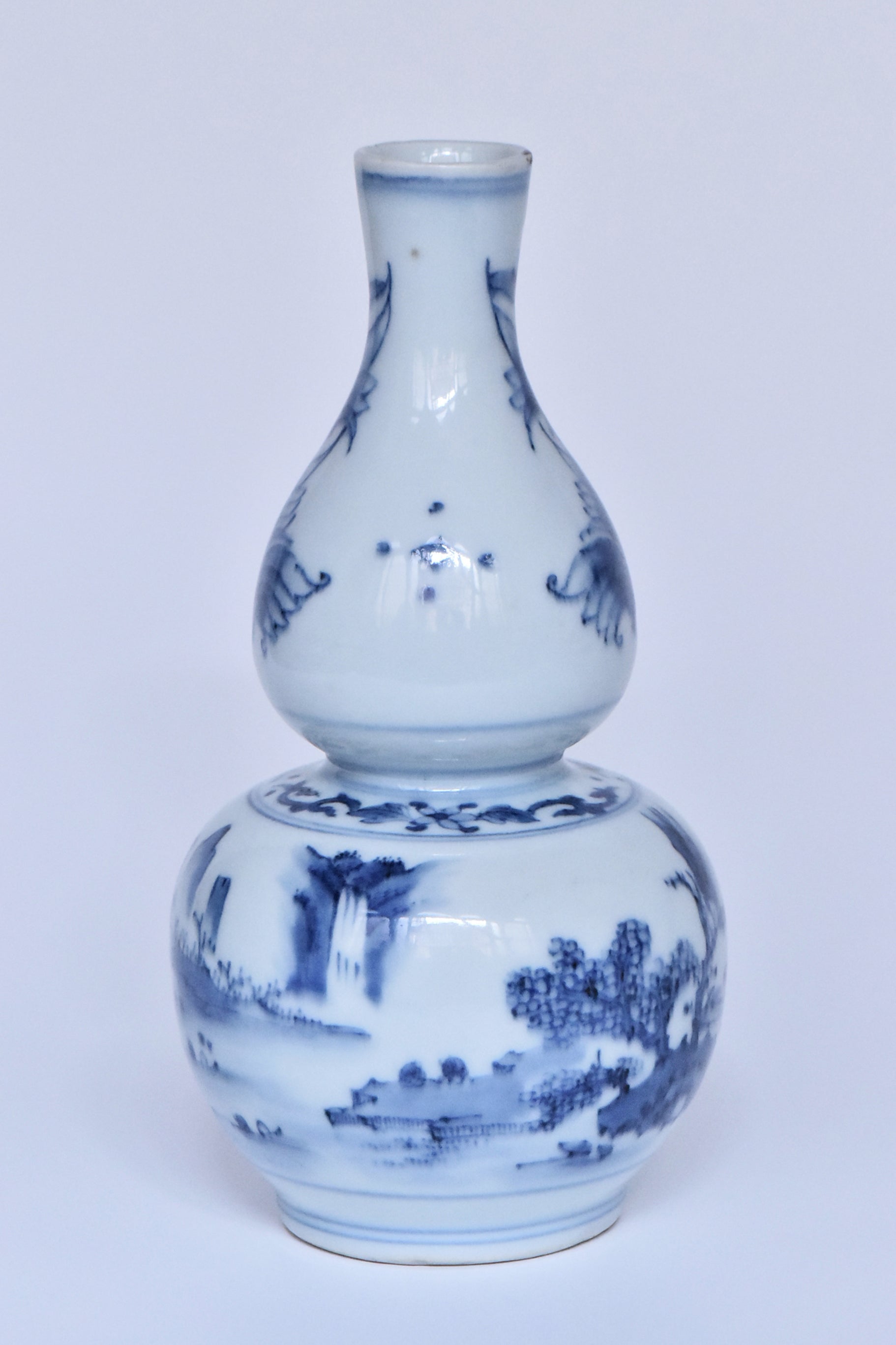 R405: Chinese Blue and White Vase Ming Chongzhen Style