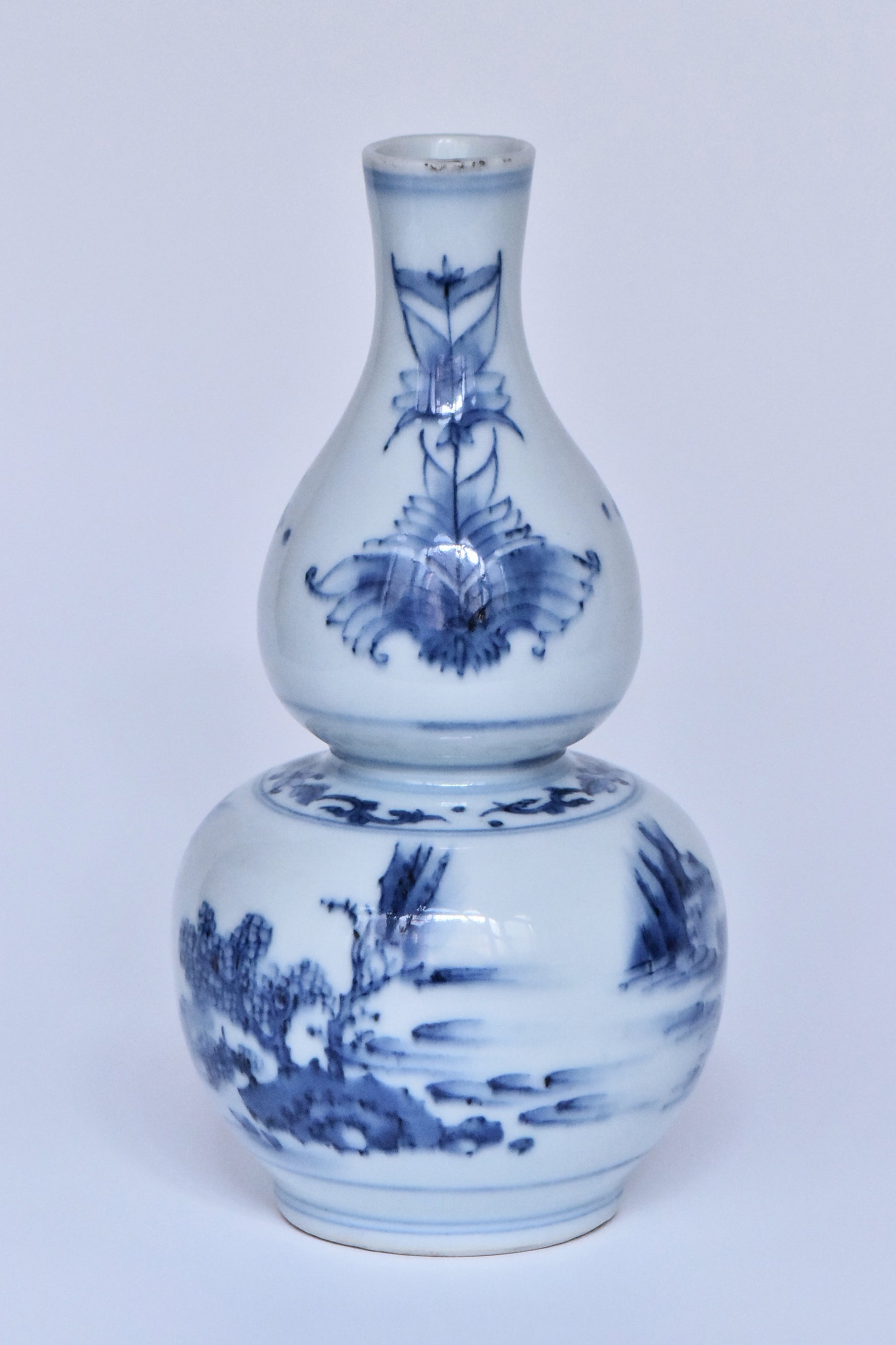 R405: Chinese Blue and White Vase Ming Chongzhen Style