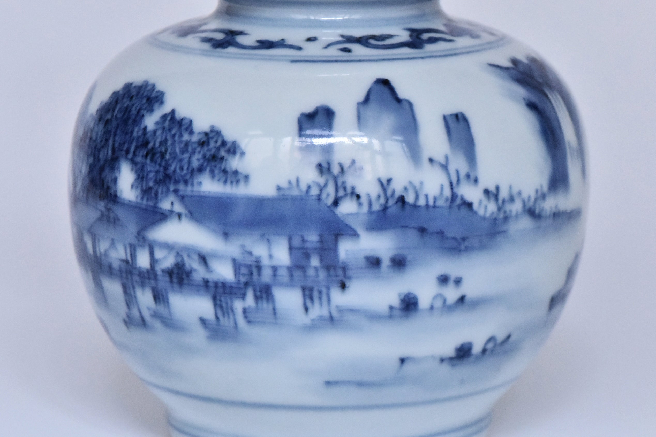 R405: Chinese Blue and White Vase Ming Chongzhen Style