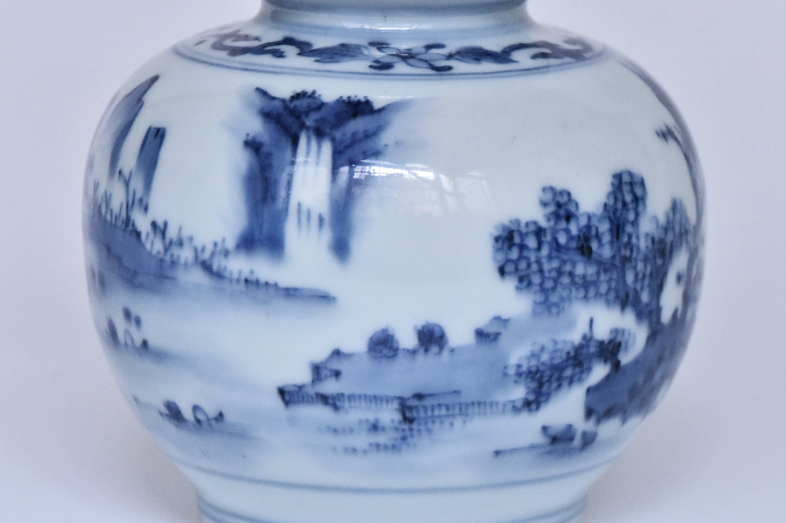 R405: Chinese Blue and White Vase Ming Chongzhen Style