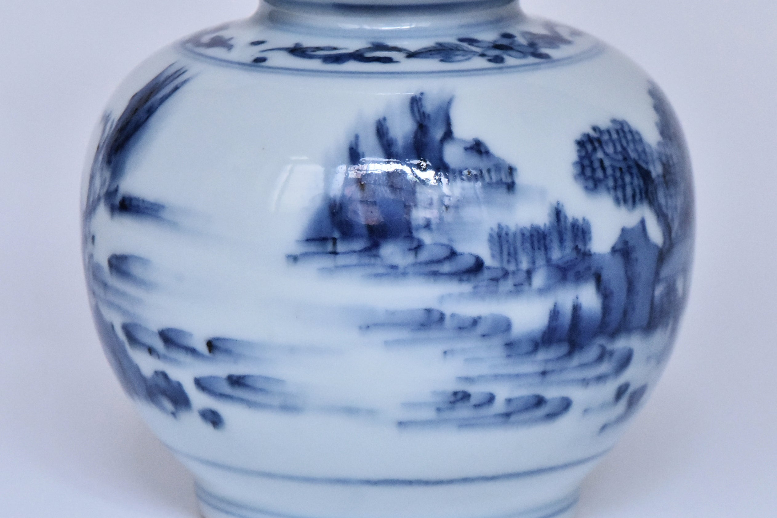 R405: Chinese Blue and White Vase Ming Chongzhen Style