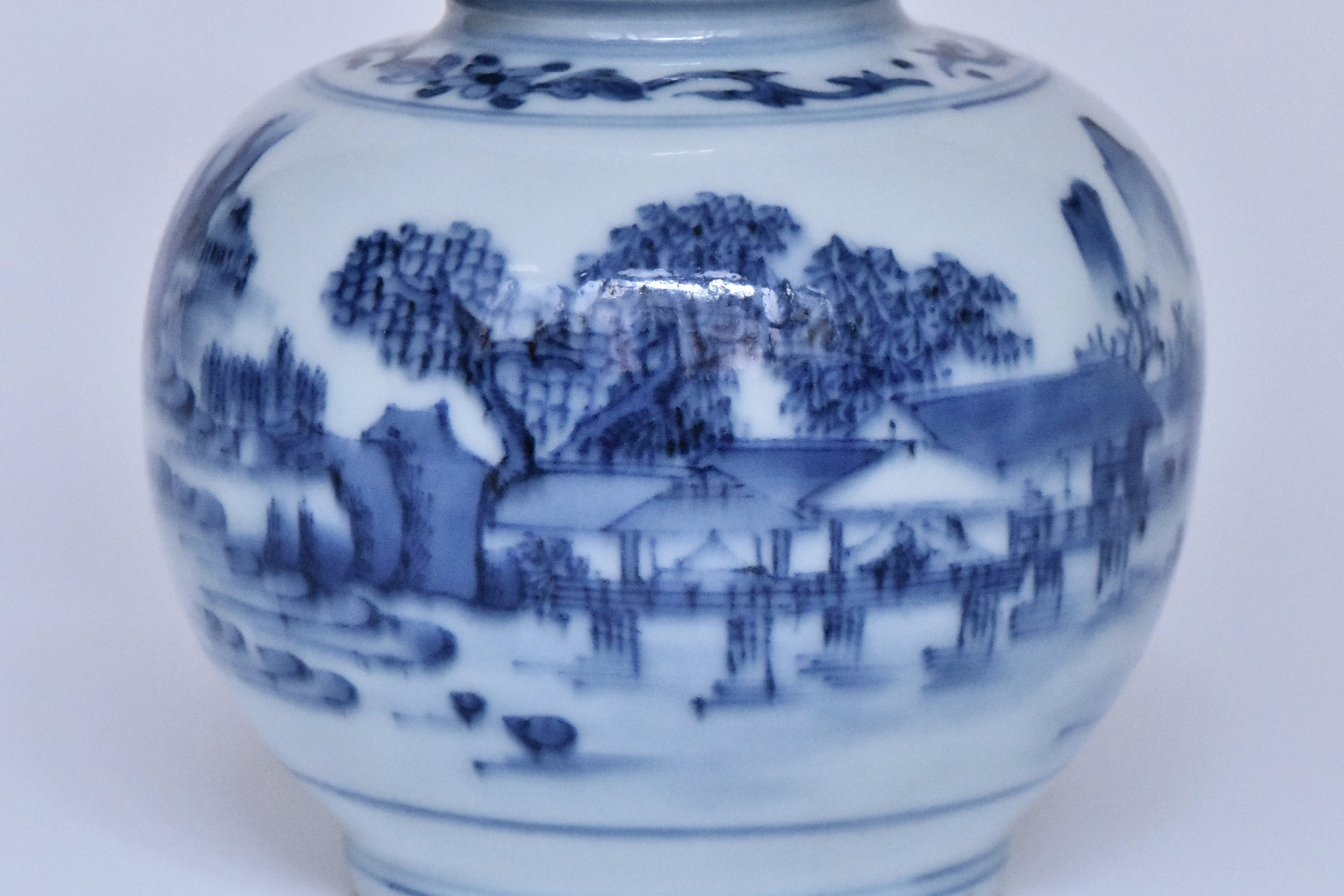 R405: Chinese Blue and White Vase Ming Chongzhen Style