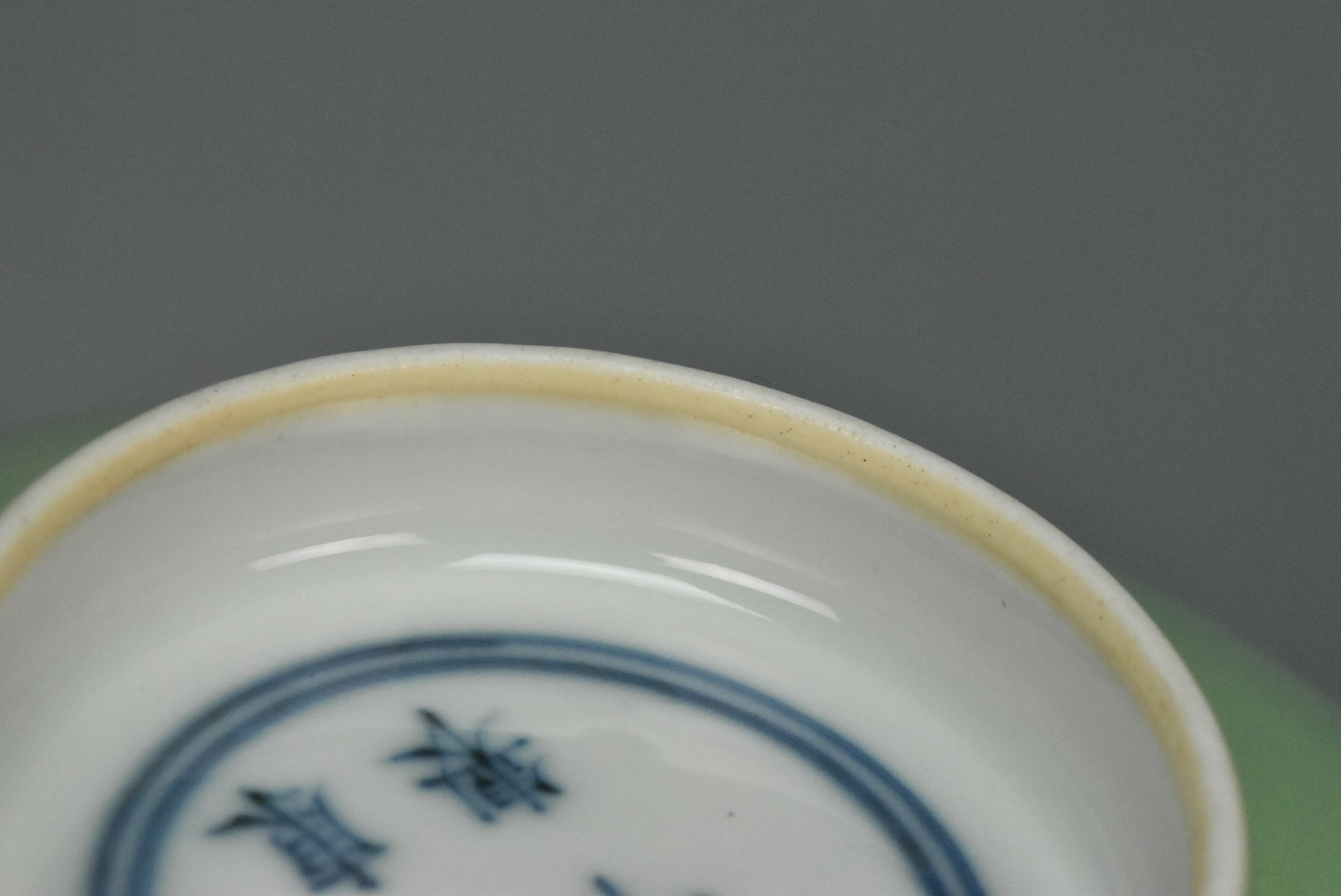 M161: A CHINESE QING DYNASTY STYLE GREEN GLAZED BOWL KANGXI MARK