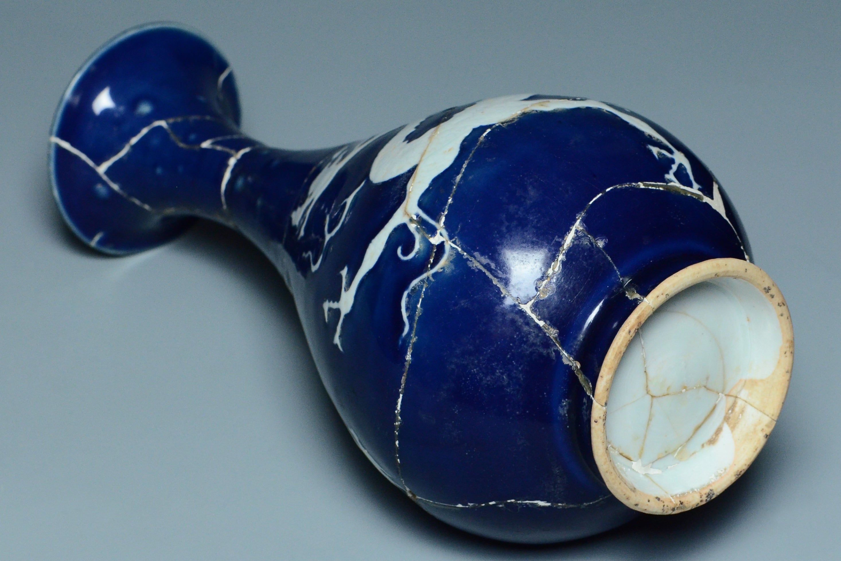 P279: A CHINESE YUAN DYNASTY STYLE BLUE GROUND DRAGON VASE