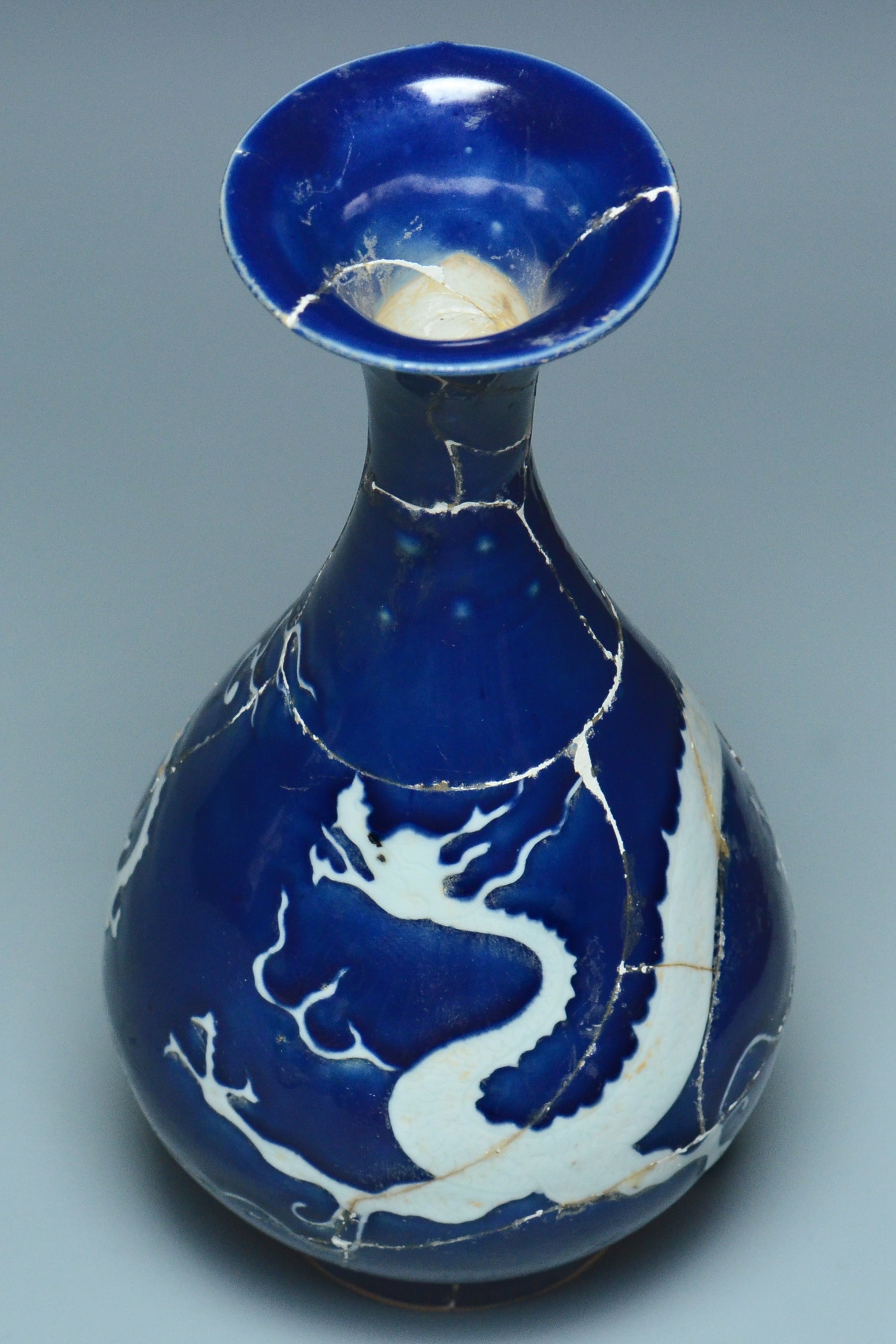 P279: A CHINESE YUAN DYNASTY STYLE BLUE GROUND DRAGON VASE