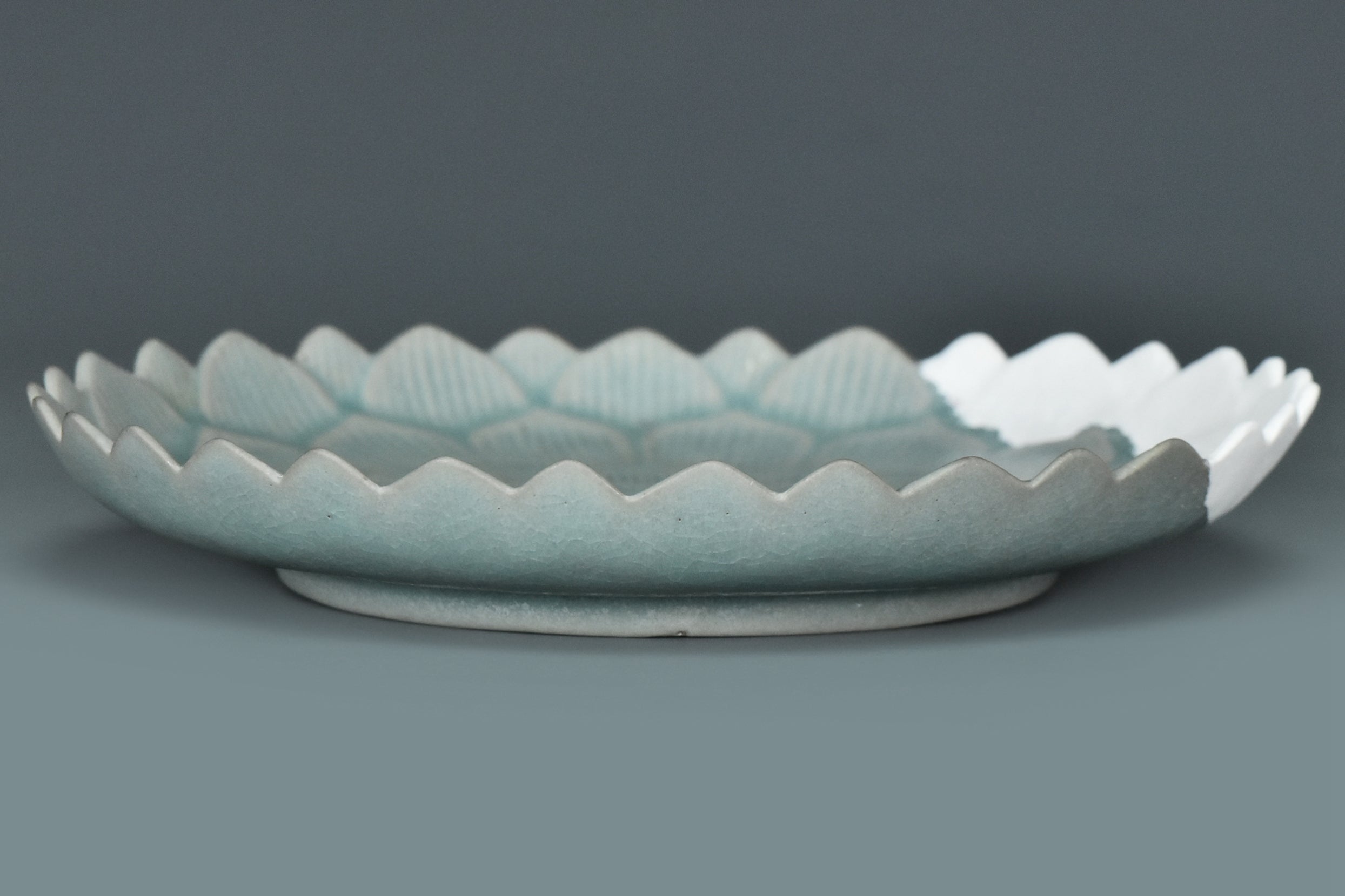 P837: A CHINESE SONG DYNASTY STYLE RUYAO CARVED DISH