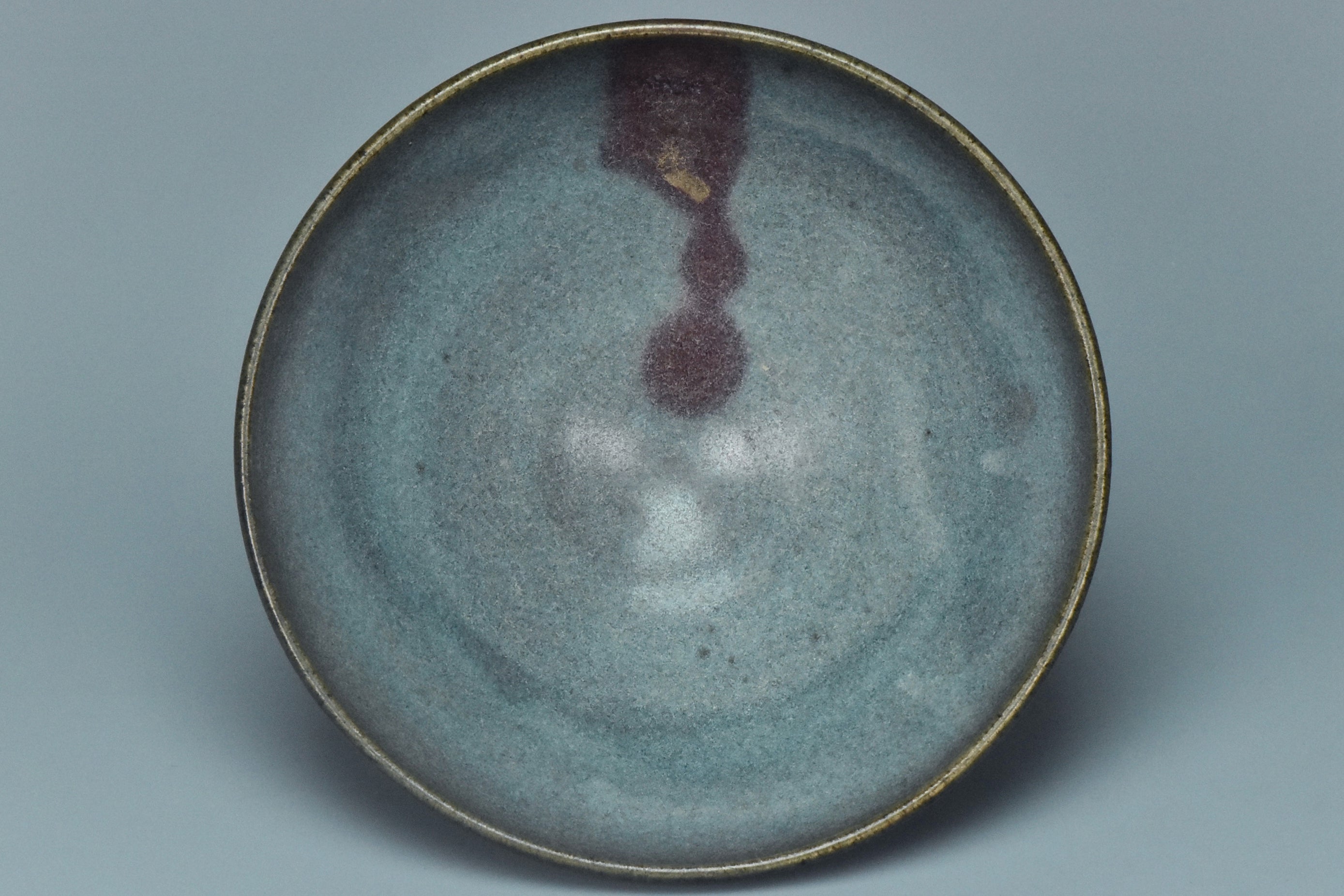 P847: A CHINESE YUAN DYNASTY STYLE JUNYAO PURPLE SPLASHED BOWL