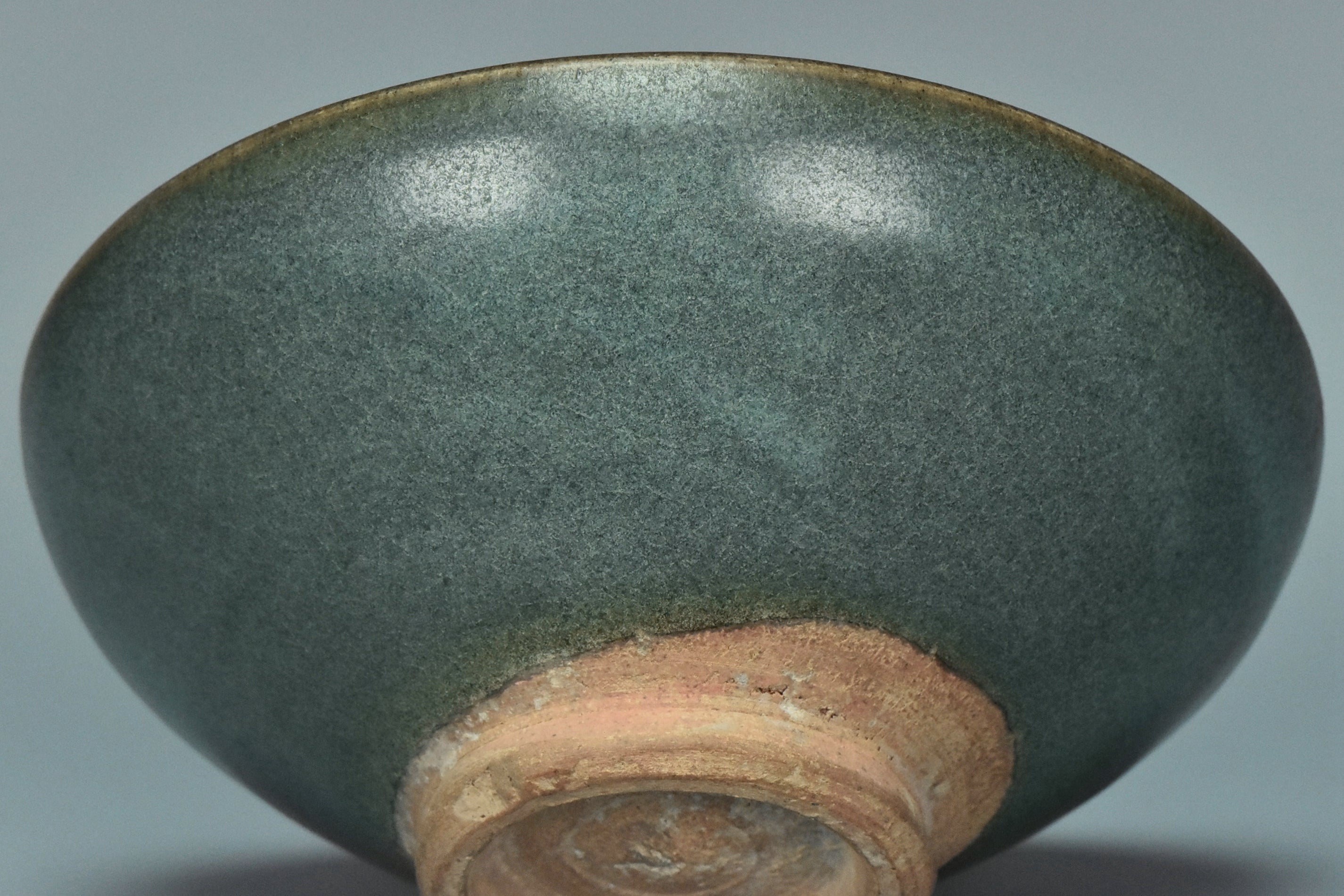 P847: A CHINESE YUAN DYNASTY STYLE JUNYAO PURPLE SPLASHED BOWL